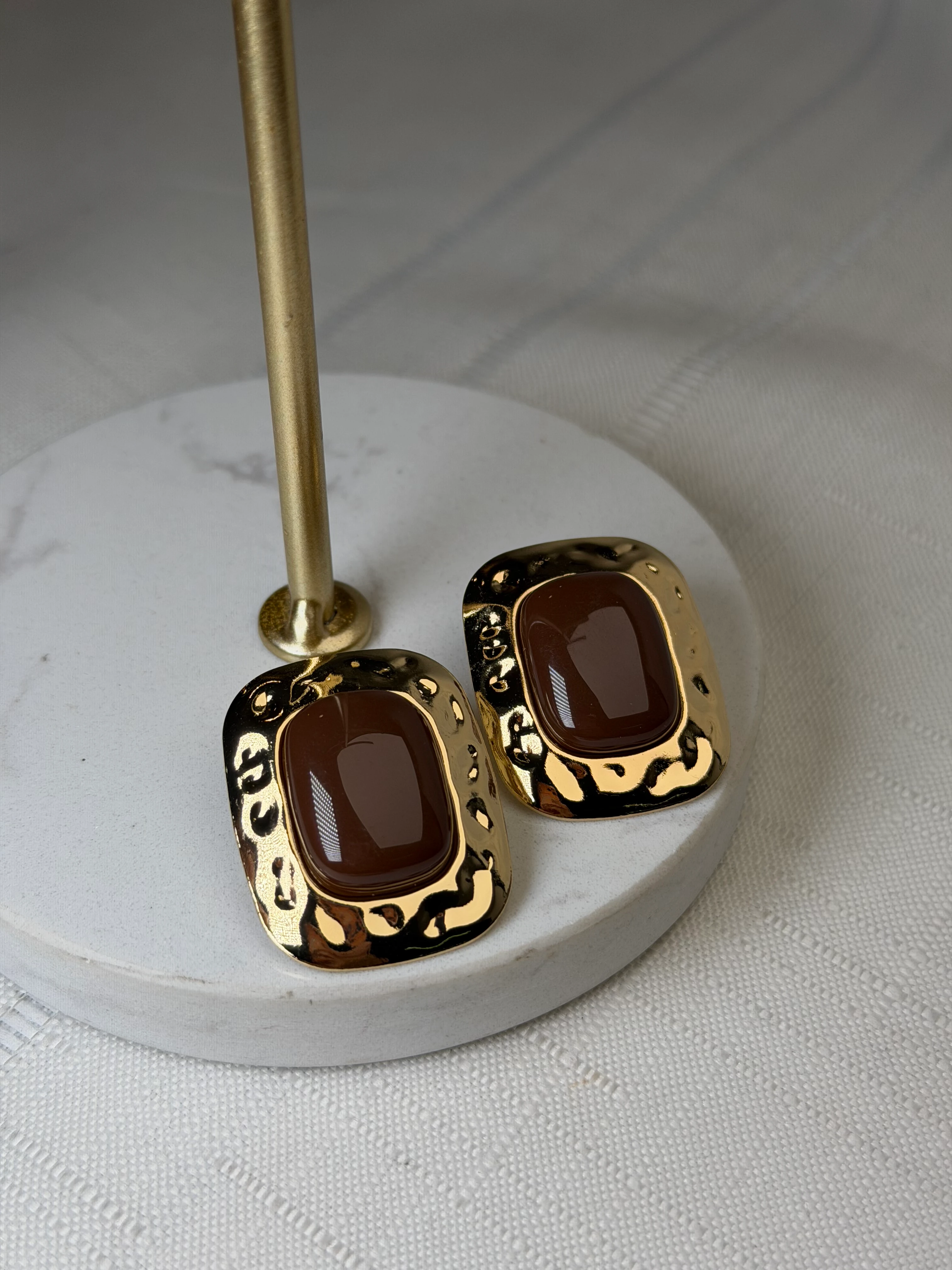 Gold Çerçeve Kahverengi Dikdörtgen Küpe