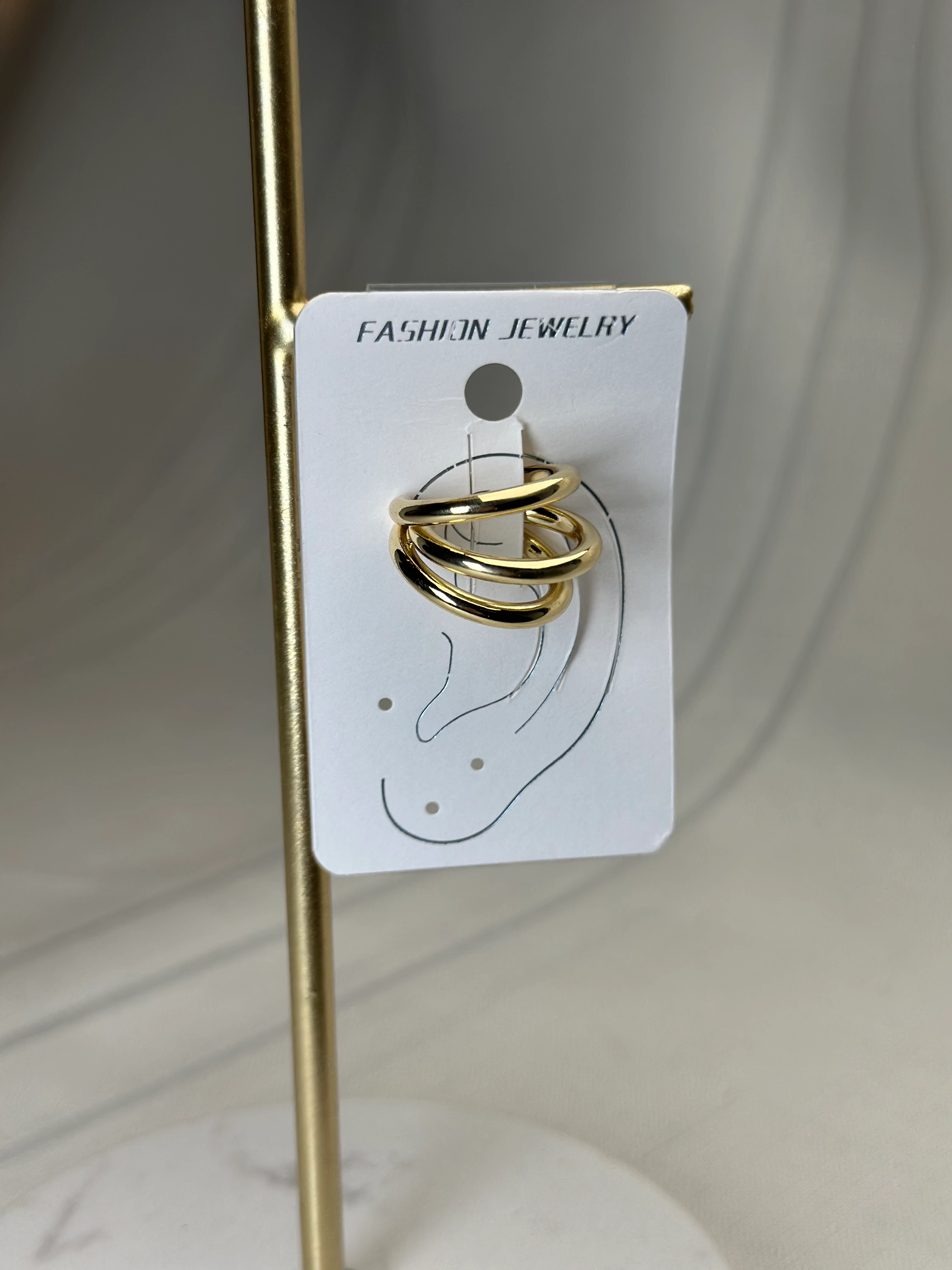 Gold Renk Üçlü Görünüm Kıkırdak Küpe