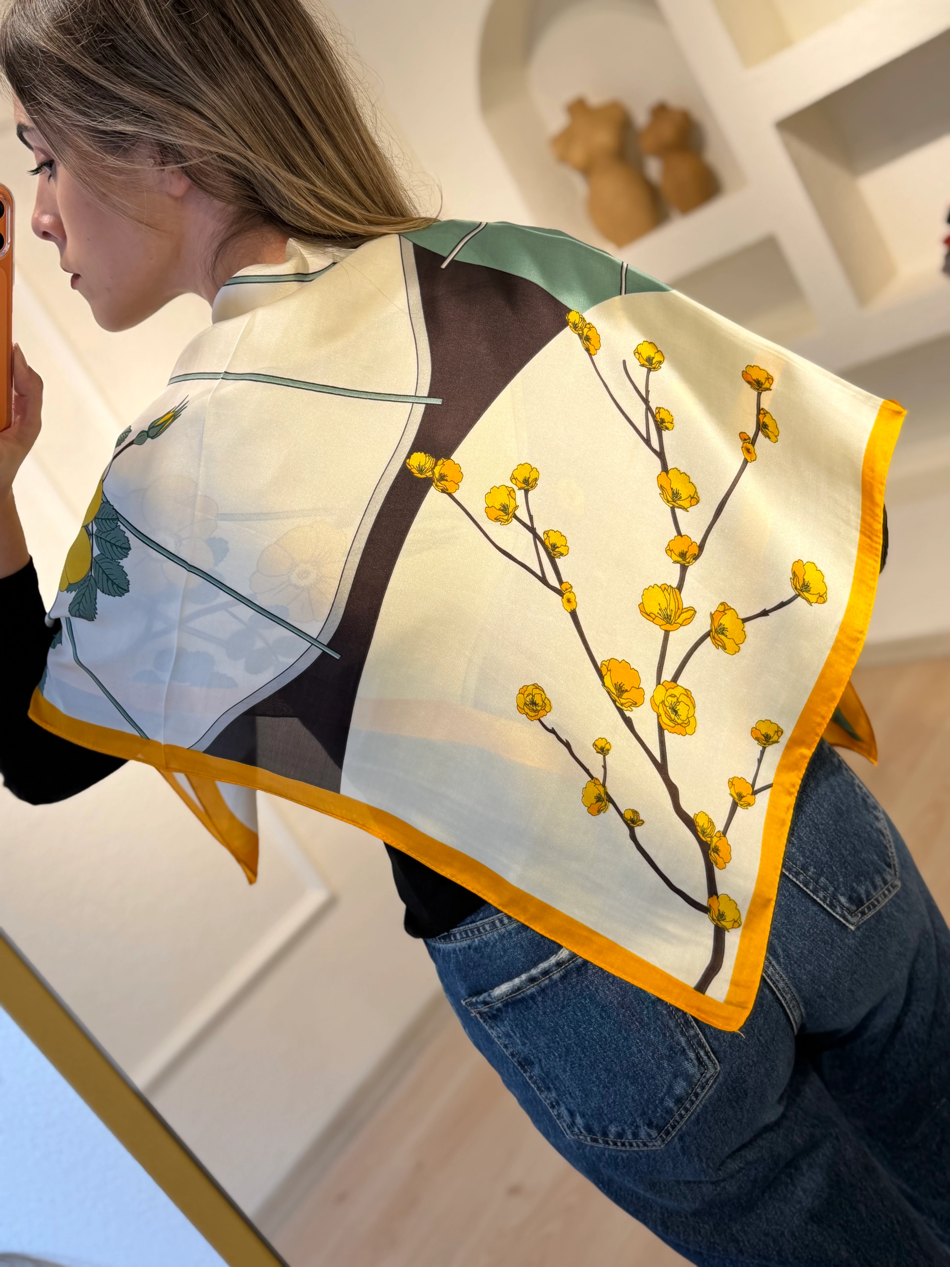 Sarı Çiçek Detay Fular 90*90cm 