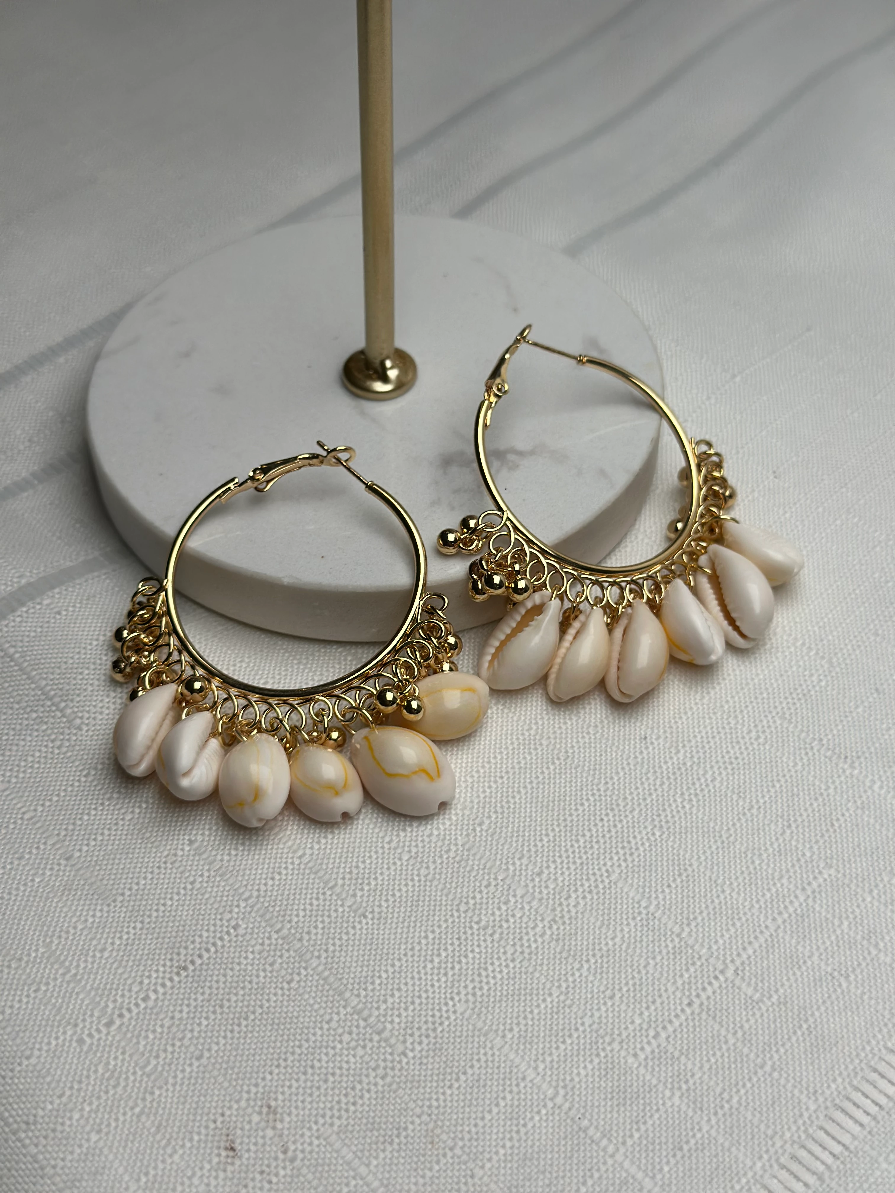 Marka Model Gold Deniz Kabuğu Halka Küpe