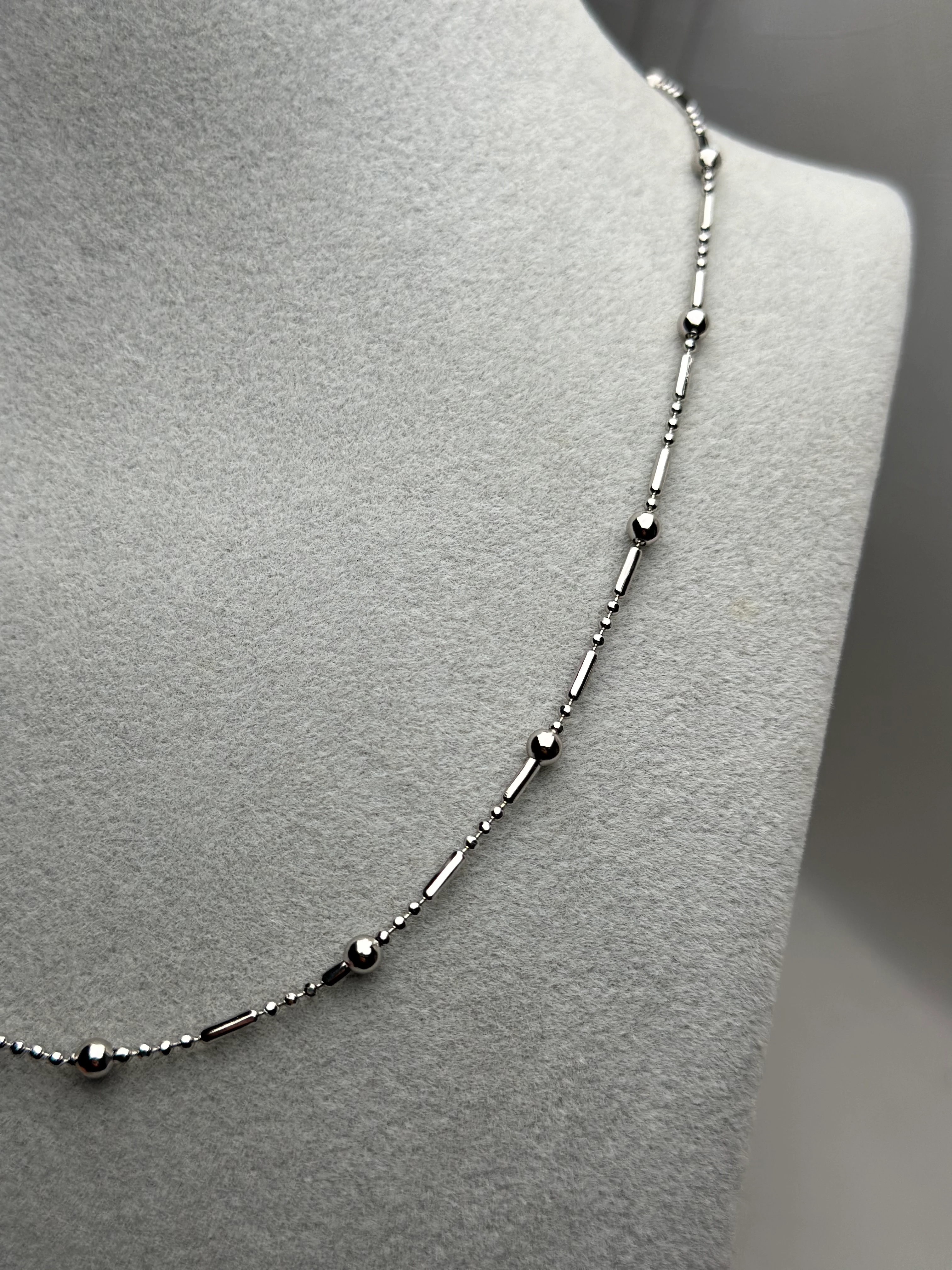 Xuping Gümüş Renk Top Detay Çubuk Kolye 45cm