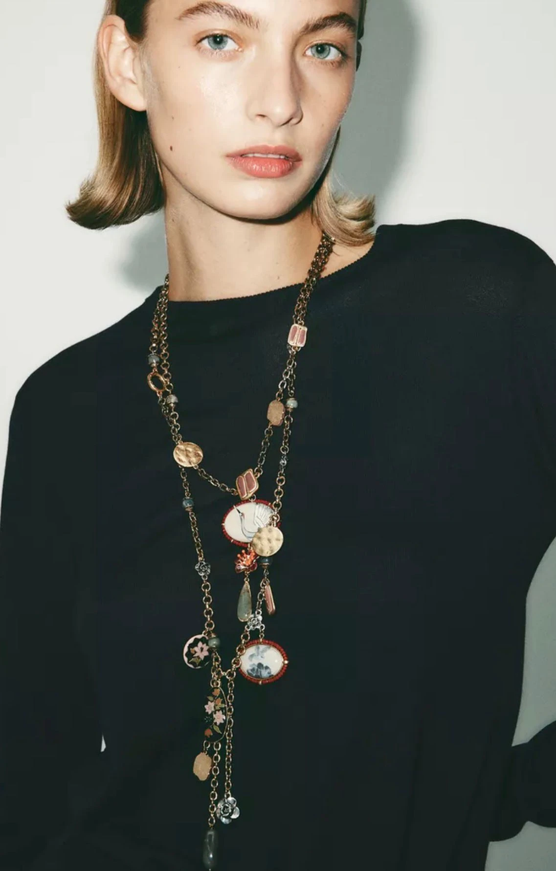 Marka Model Charmlı Kuş Detay İkili Kolye