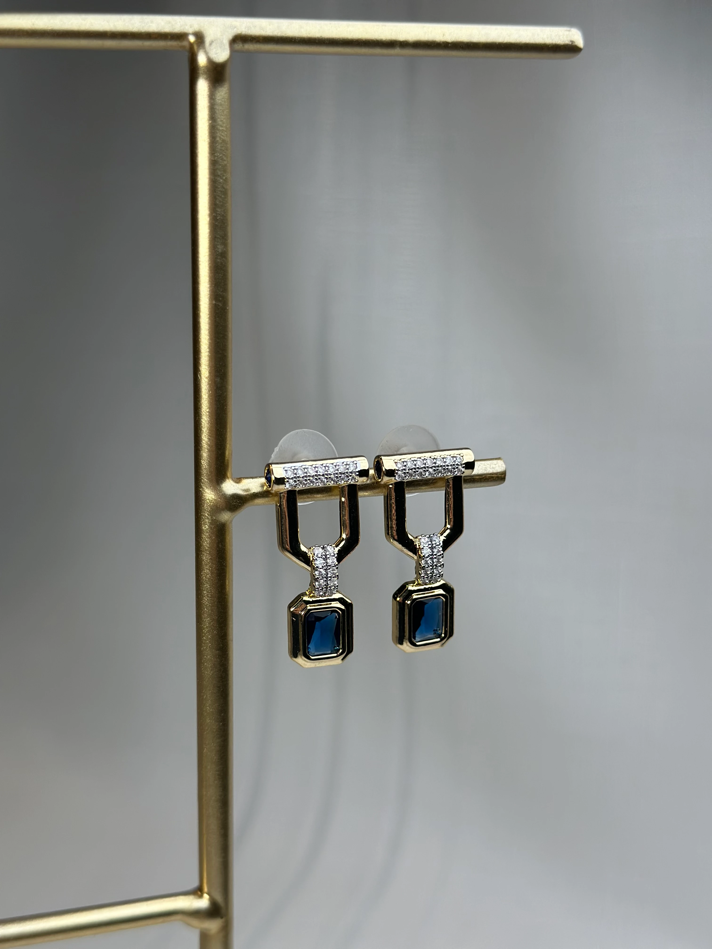 Özel Seri Gold Renk Lacivert Taşlı Küpe