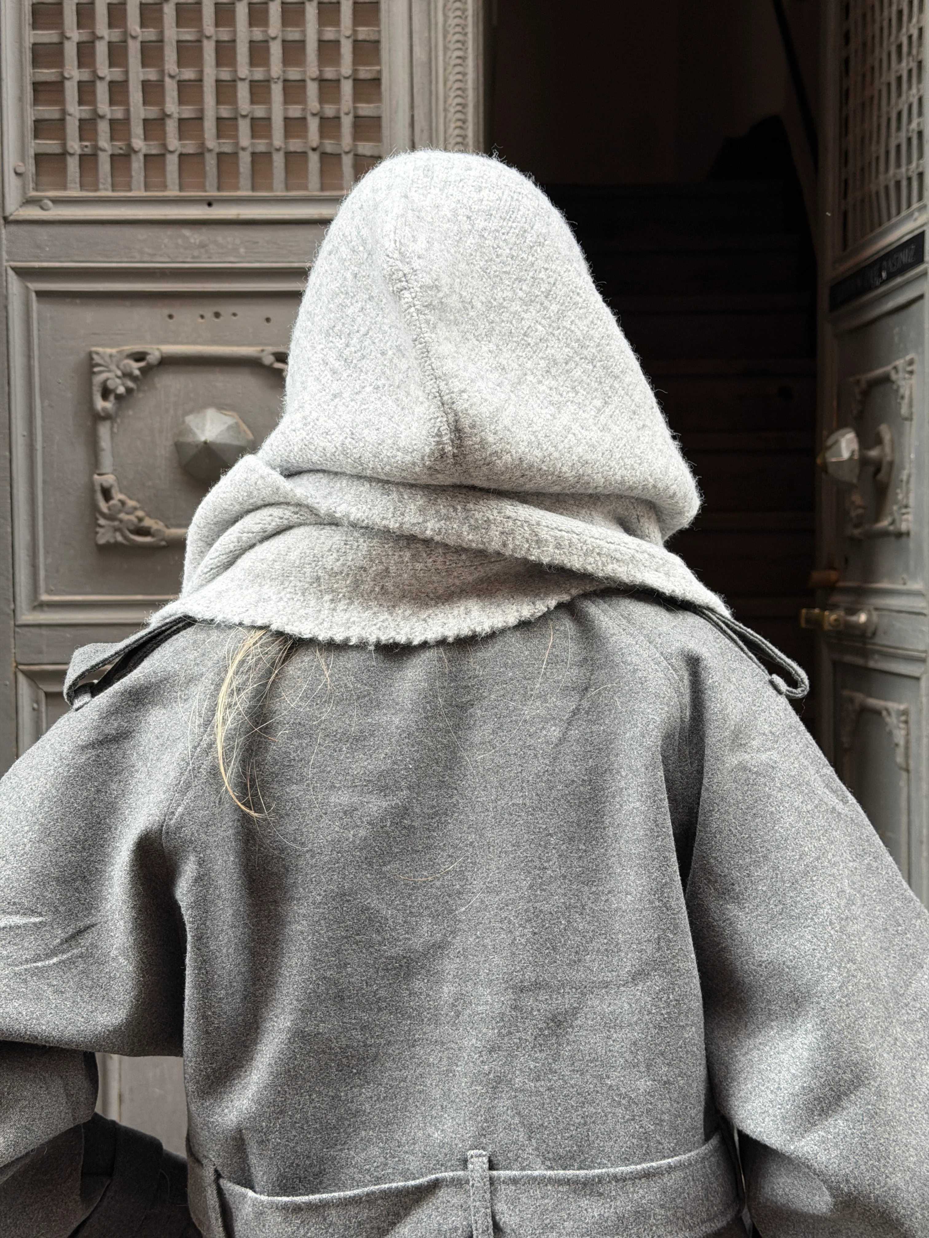 Kapüşonlu Tek Parça Gri Atkı
