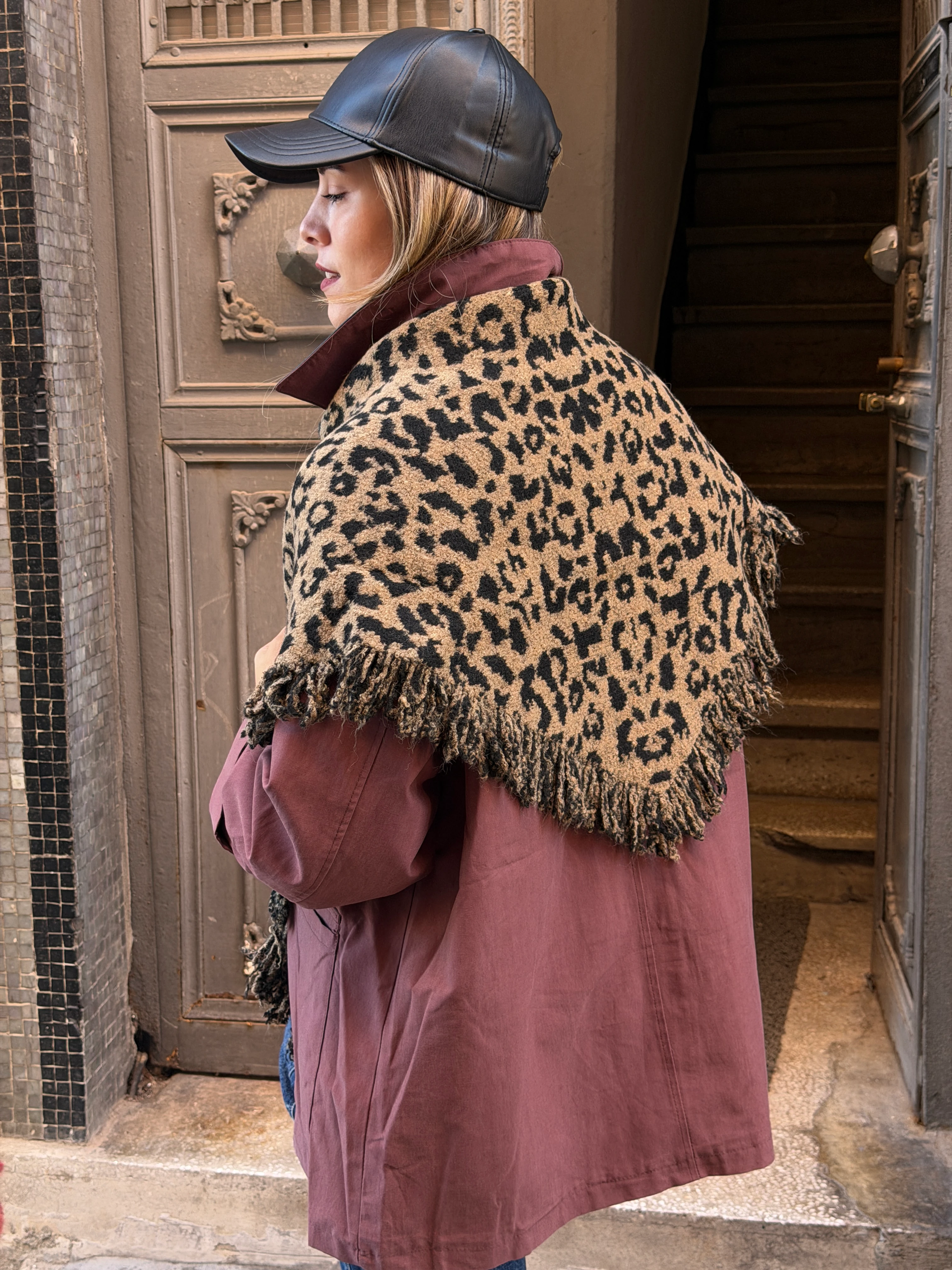 Leopar Kahve Püsküllü Üçgen Şal