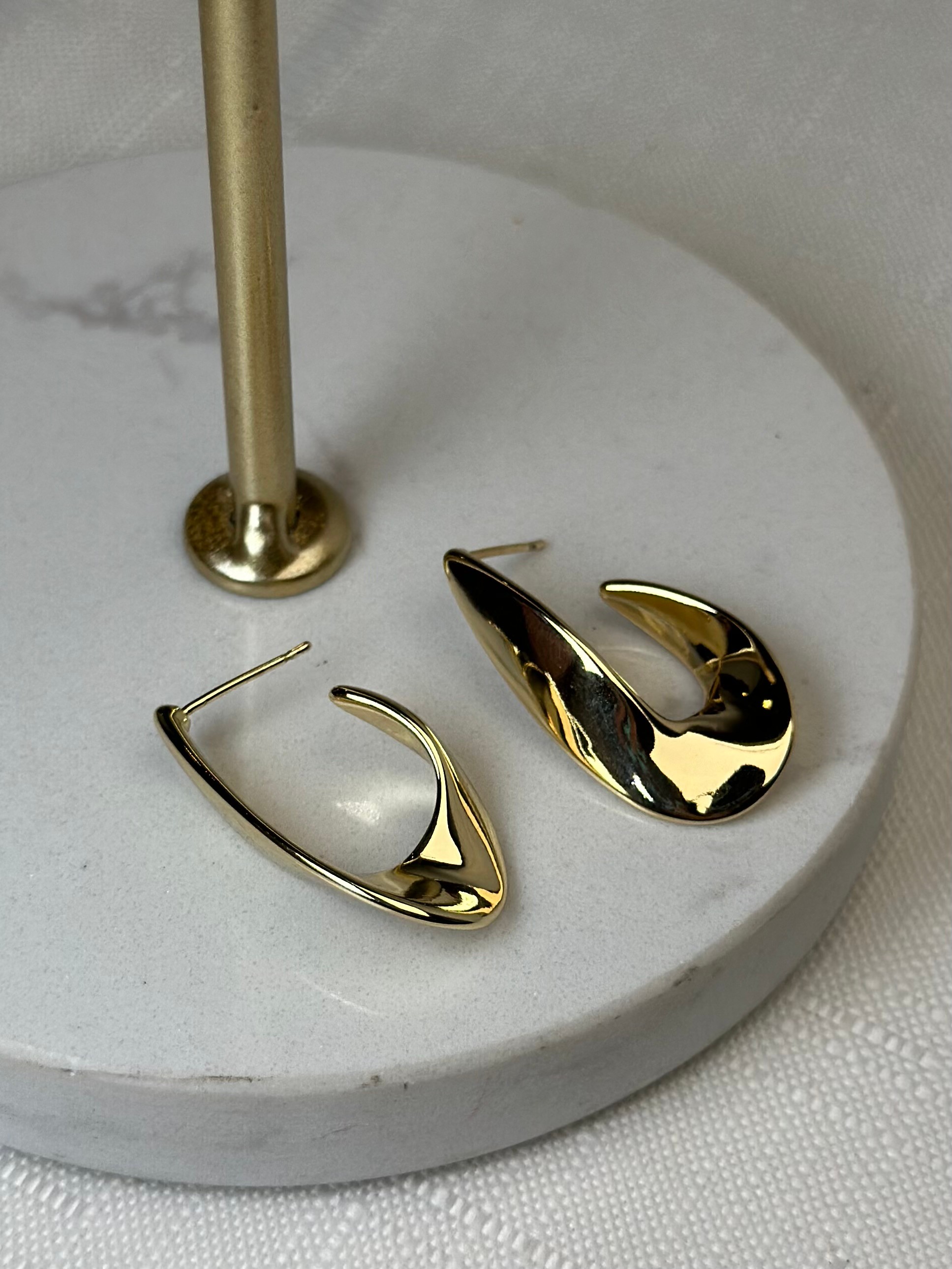 Xuping 14k Kıvrımlı Küpe