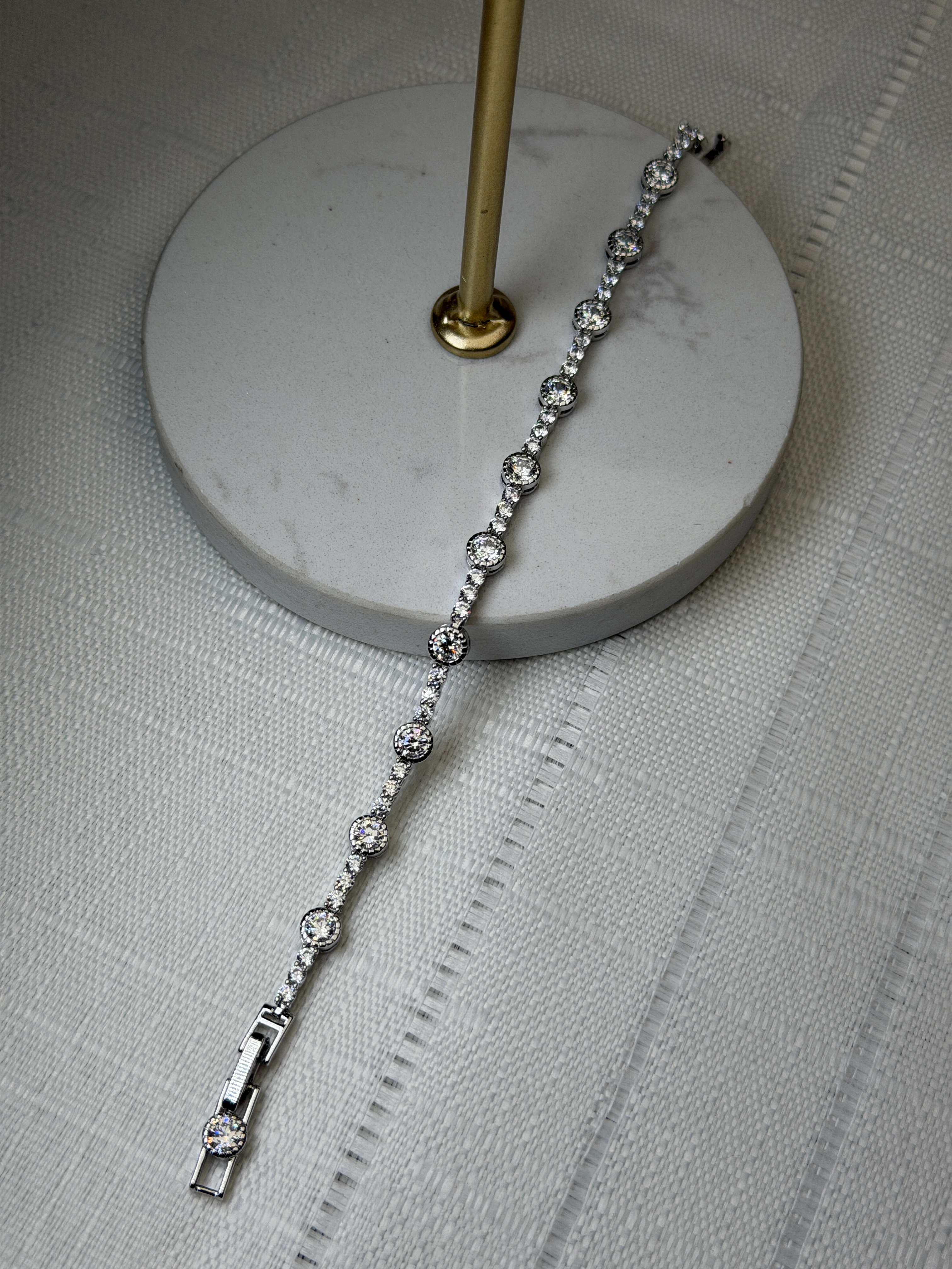 Xuping Gümüş Renk Yuvarlak Taş detay Su Yolu Bileklik