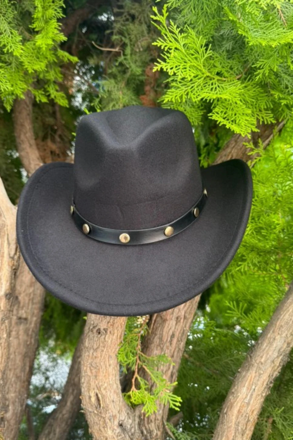 Siyah Renk Zımba Detay Fötr Şapka