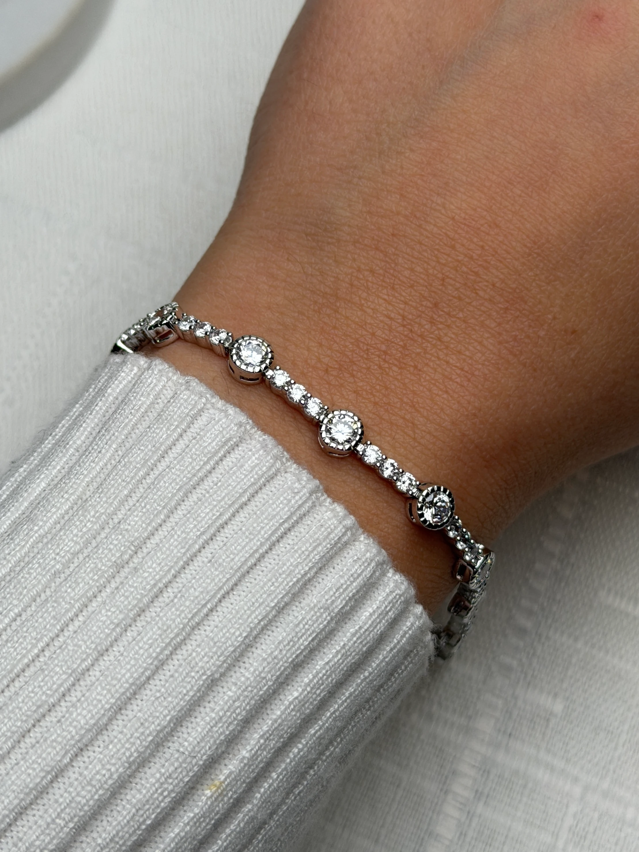 Xuping Gümüş Renk Yuvarlak Taş detay Su Yolu Bileklik