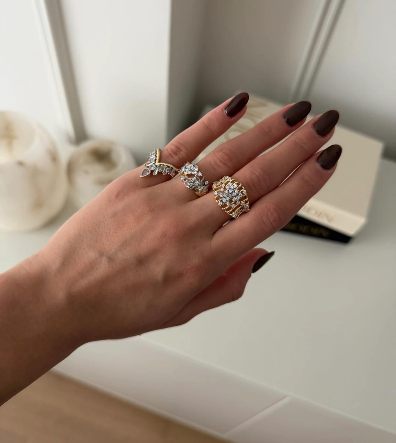 Özel Seri Marka Model Gold Renk Taşlı V Yüzük