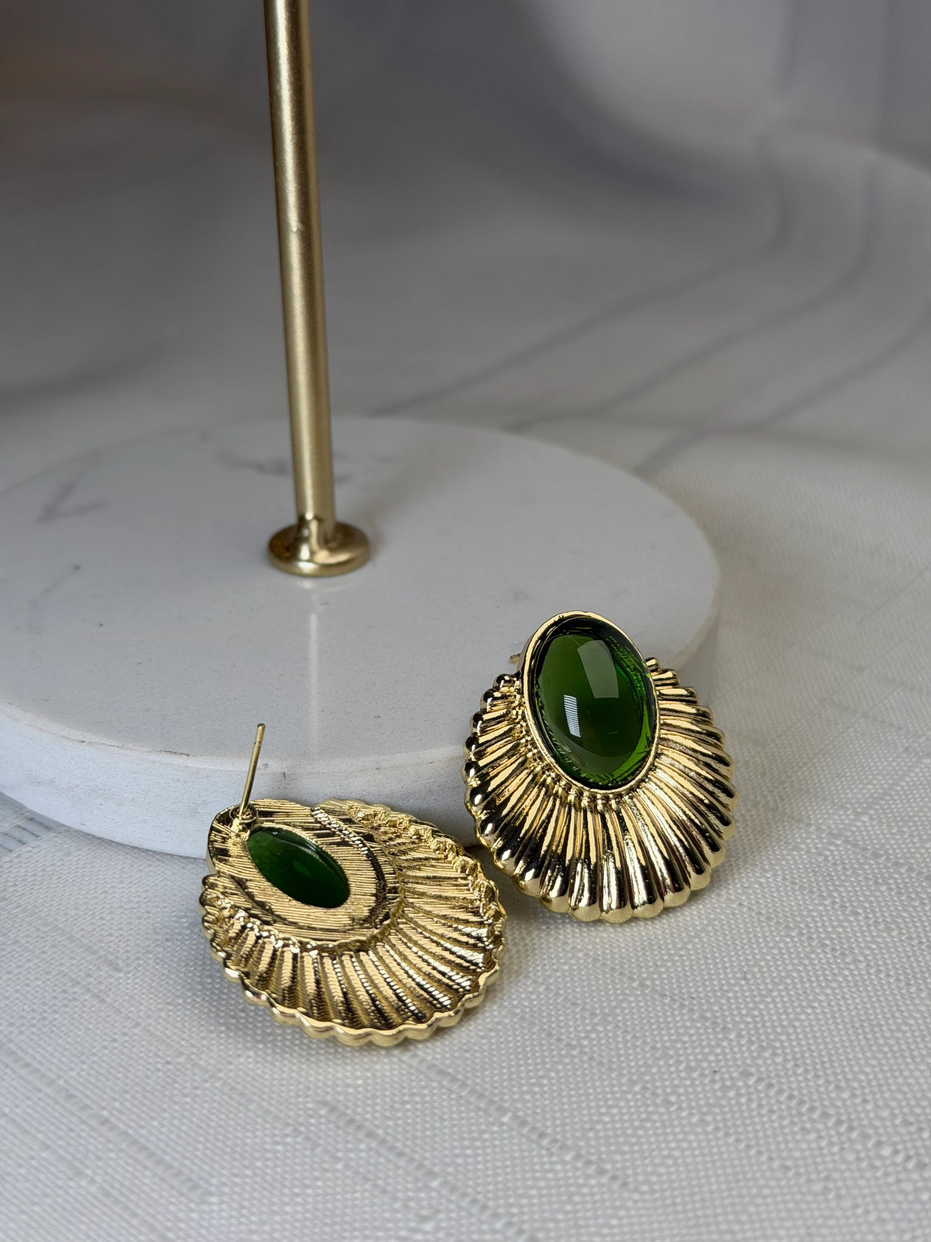 Marka Model Yeşil Taş Gold Renk Yelpaze Küpe