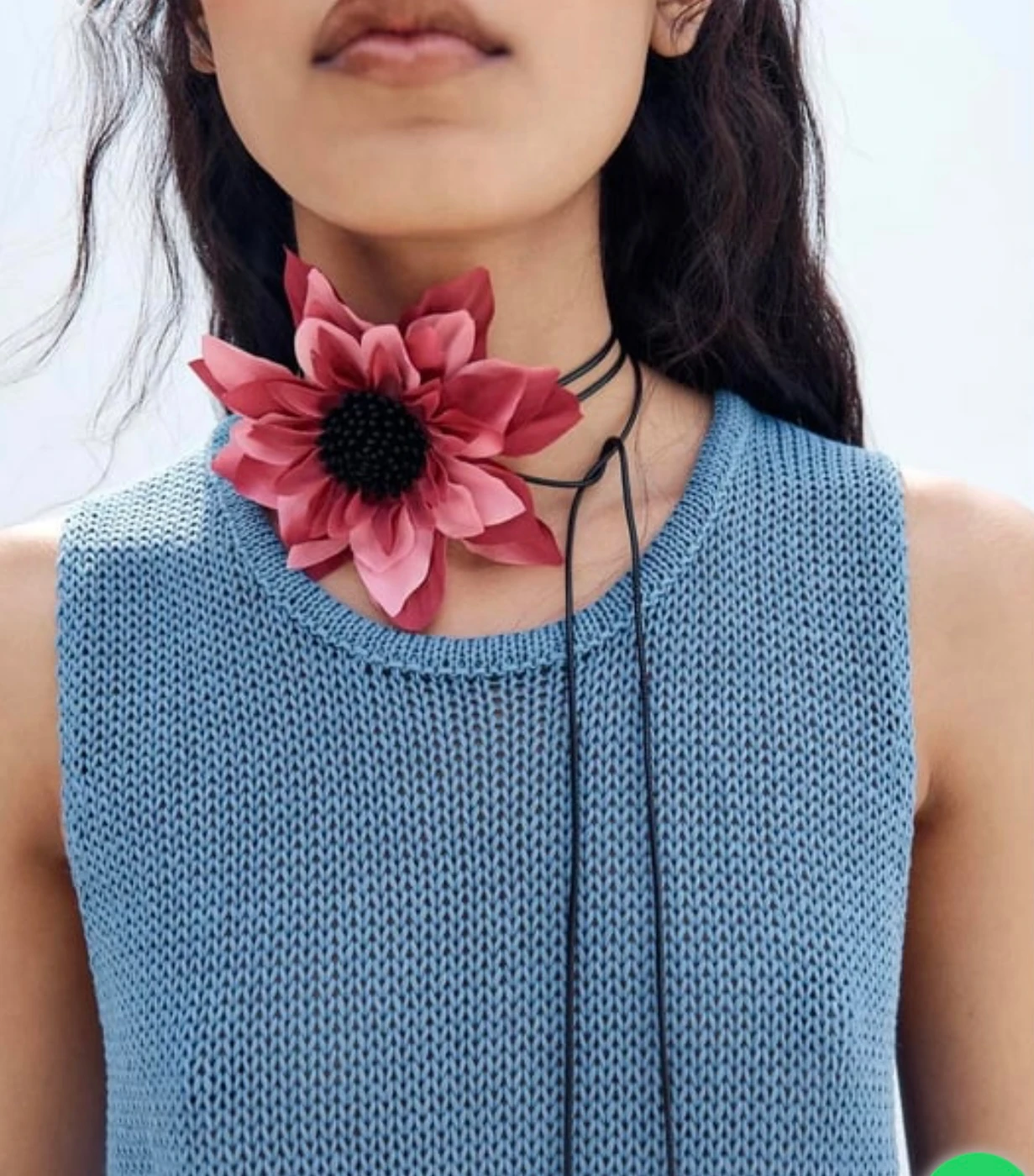 Marka Model Deri İp Çiçek Kolye