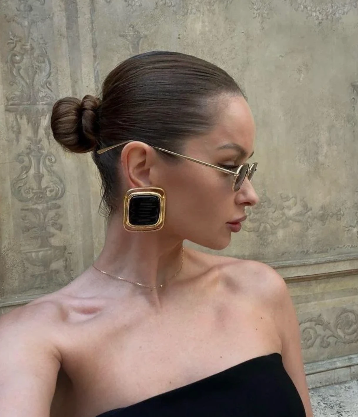 Marka Model Gold Çerçeve Siyah Büyük Küpe