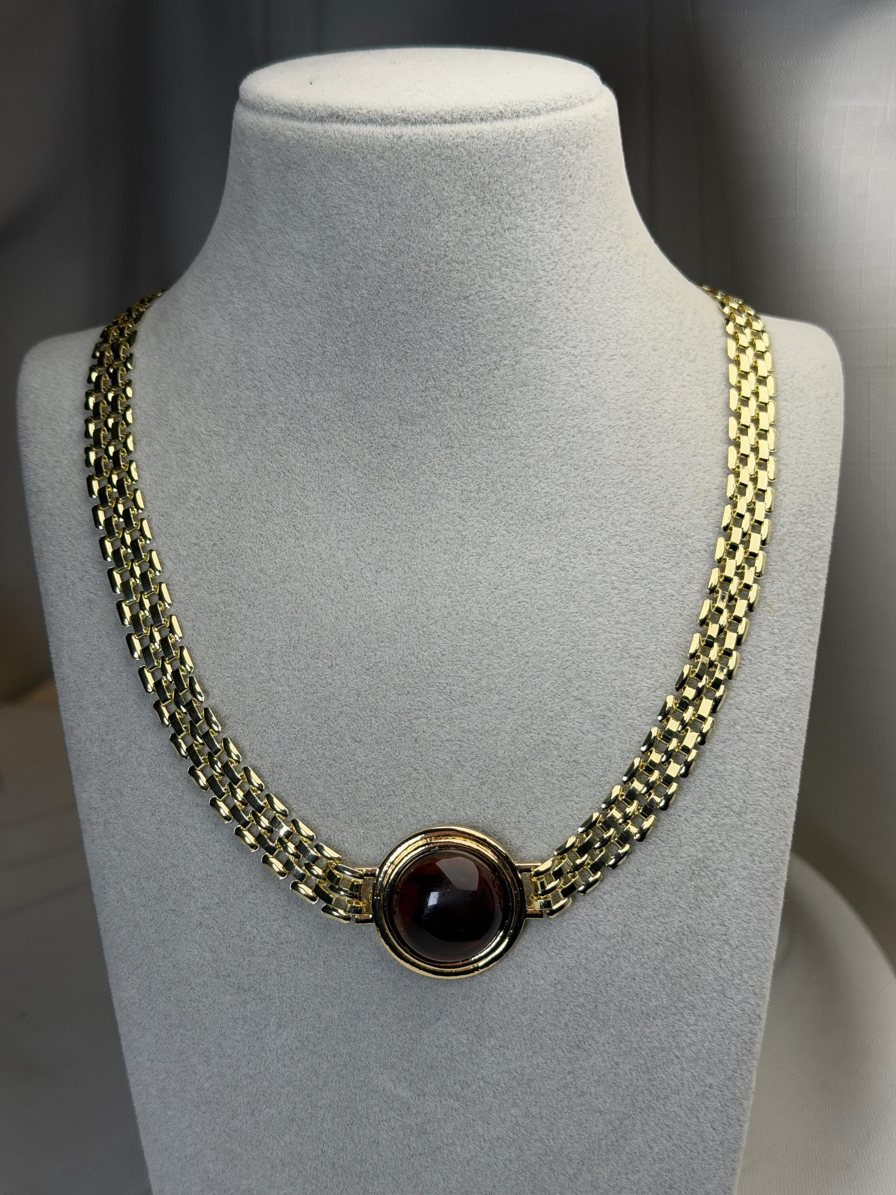 Marka Model Gold Renk Kaplan Göz Kolye