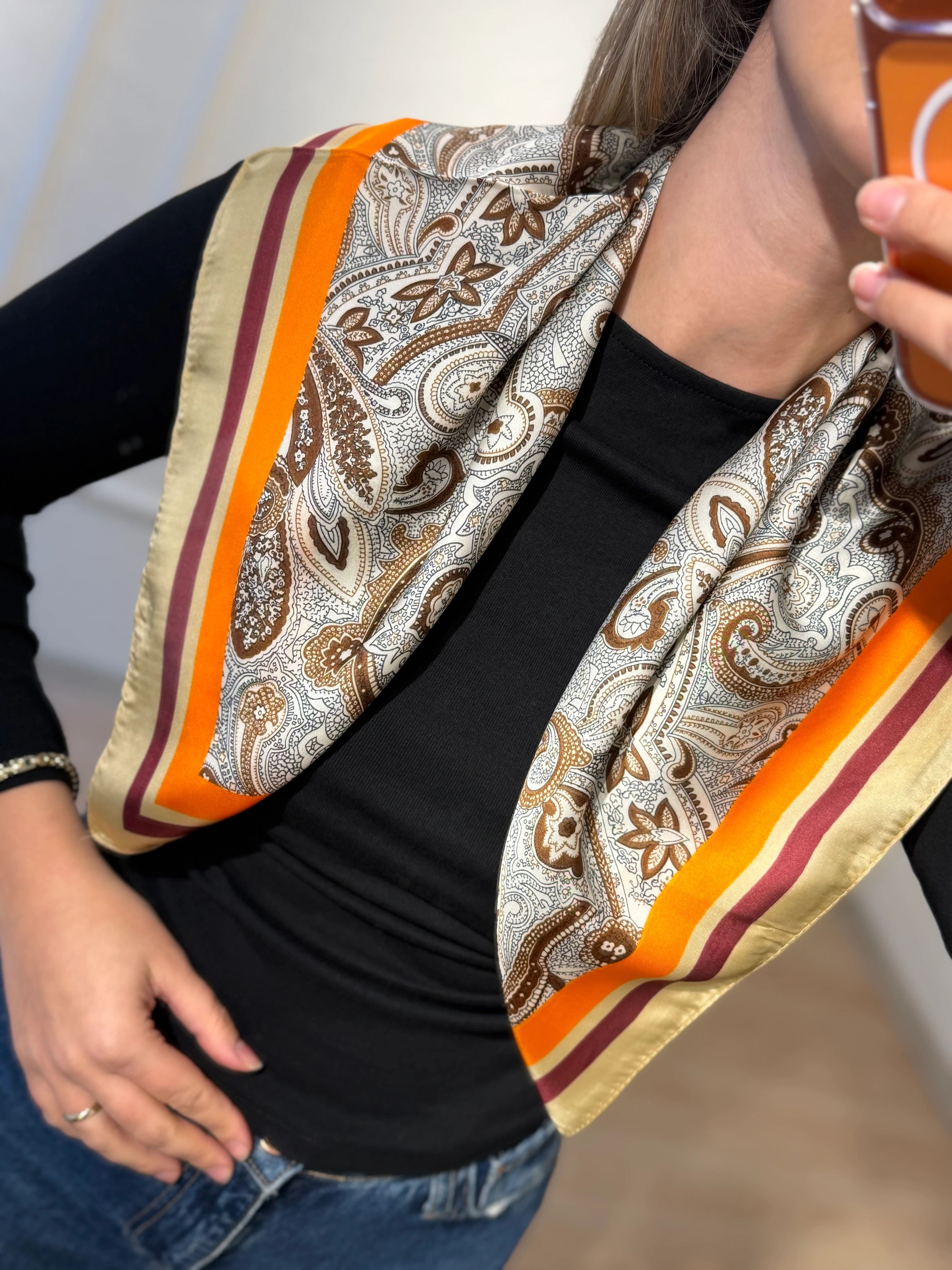 Turuncu Şeritli Kahve Fular 70*70cm