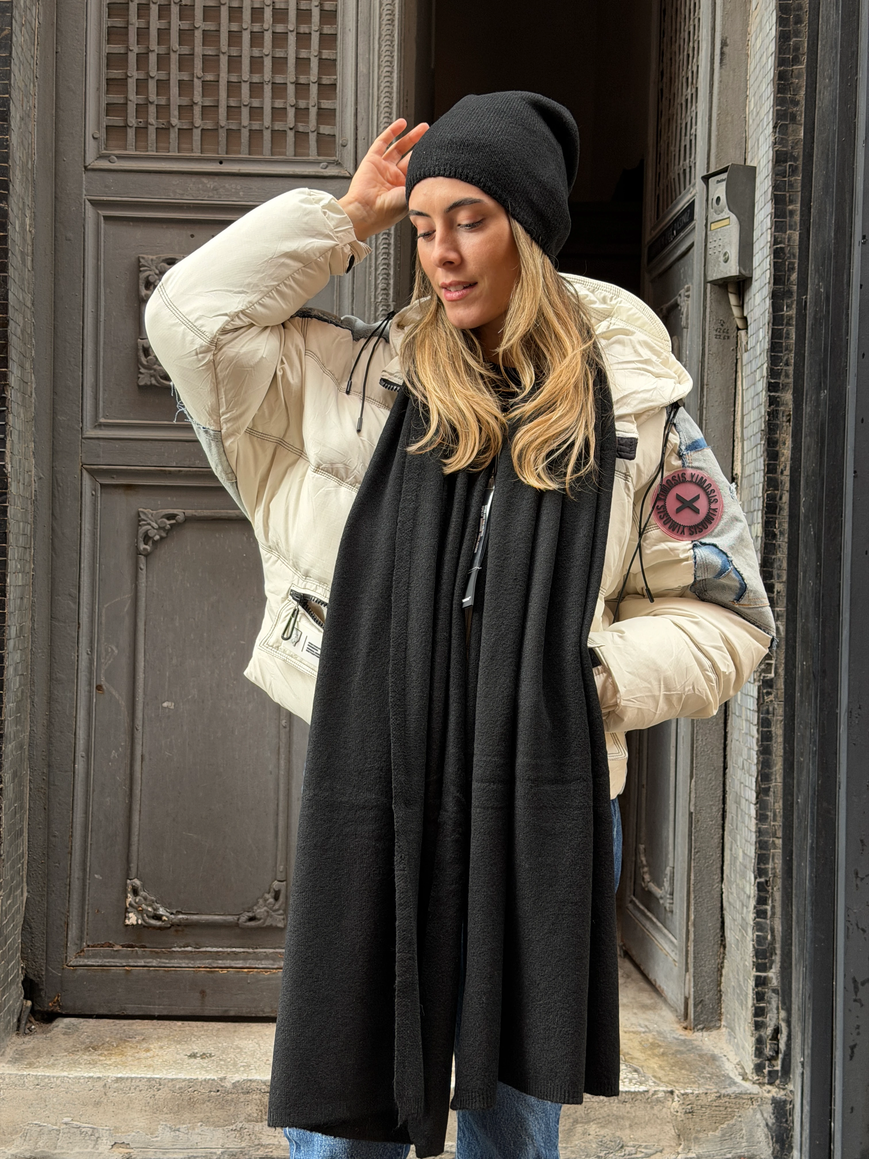 Yumuşak Dokulu Siyah Atkı Bere Set