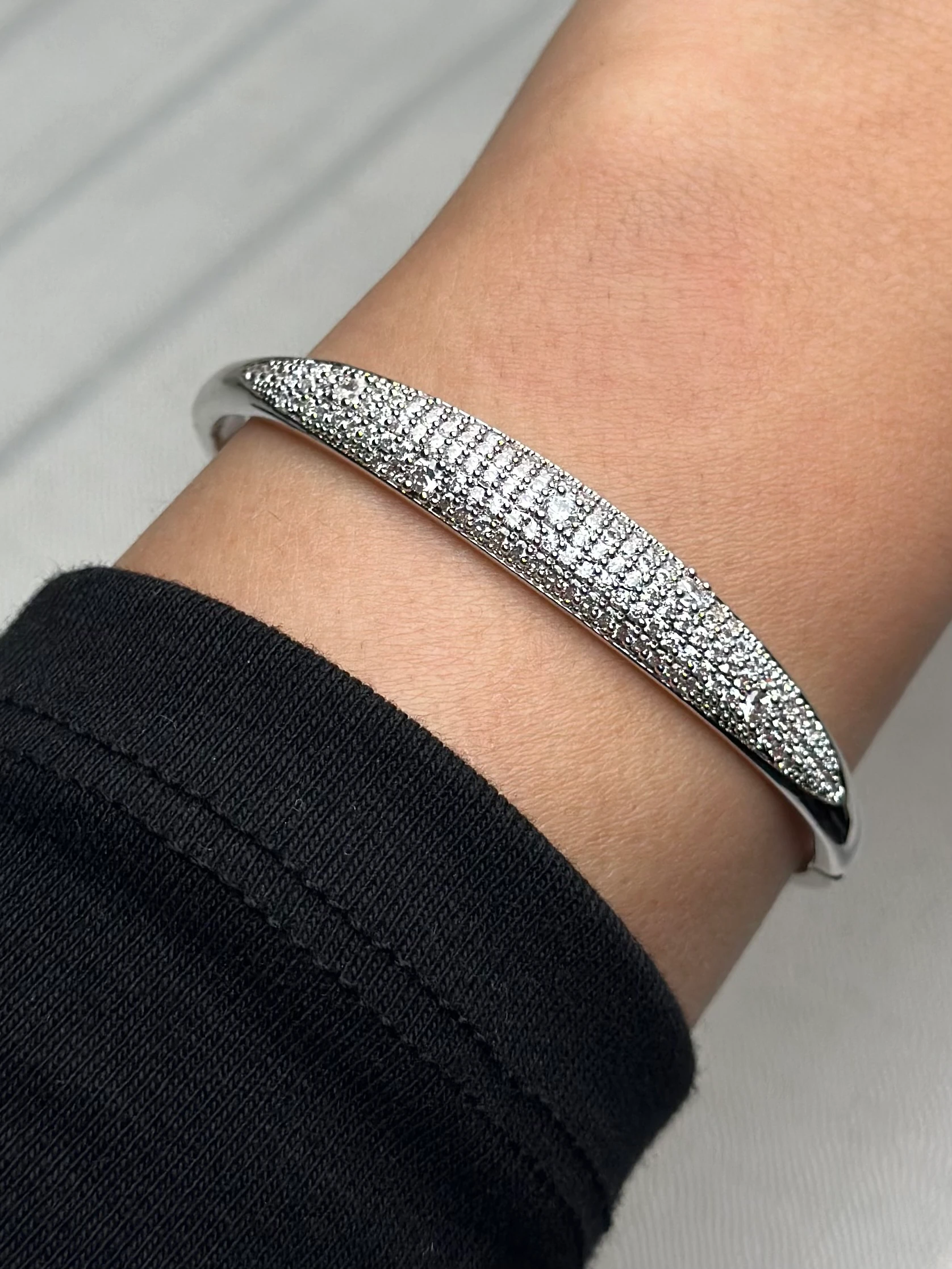 Özel Seri Zirkonyum Gümüş Renk Taşlı Bombeli Bilezik