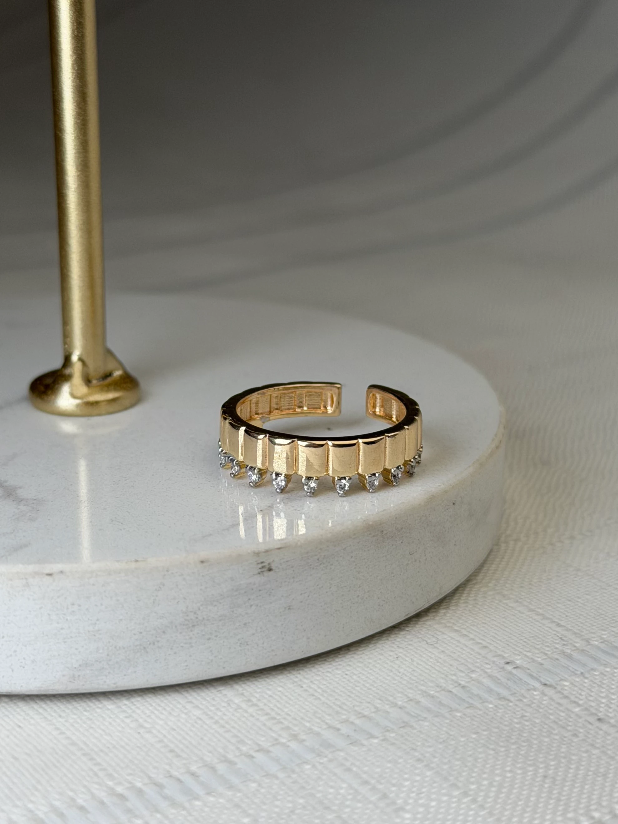 Özel Seri Marka Model Gold Renk Taç Yüzük