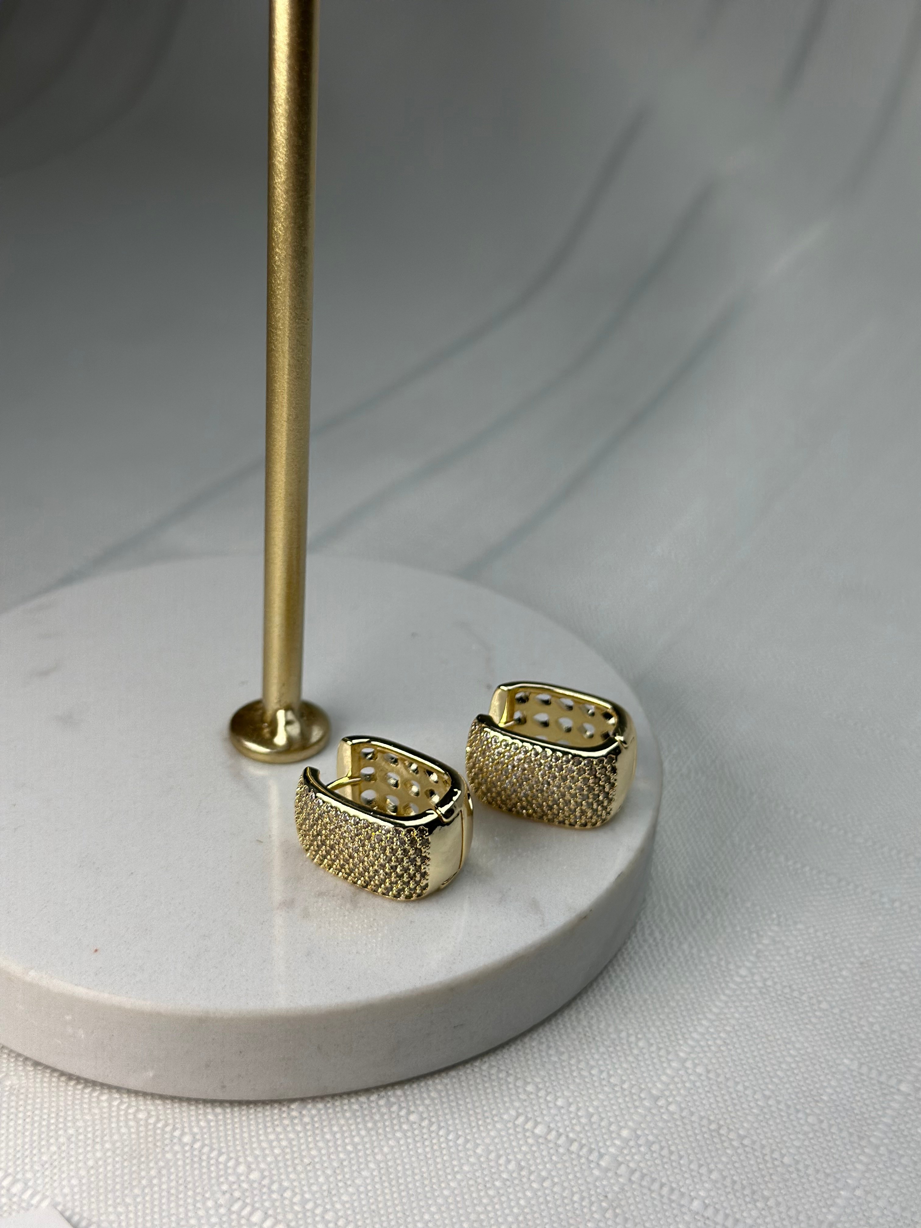 Gold Taşlı Kalın Oval Halka Küpe