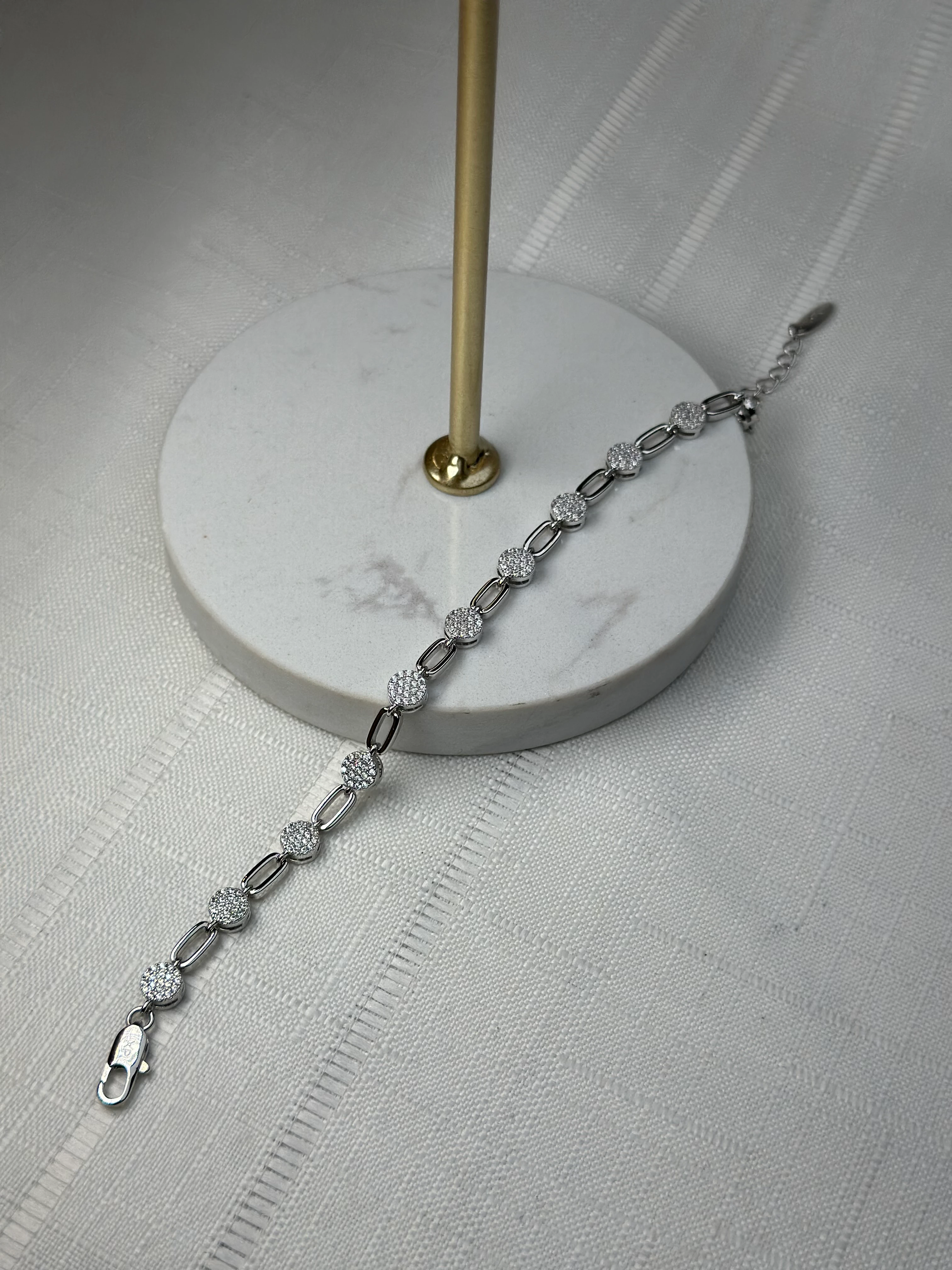 Xuping Gümüş Renk Zirkon Taş Yuvarlak Detay Bileklik