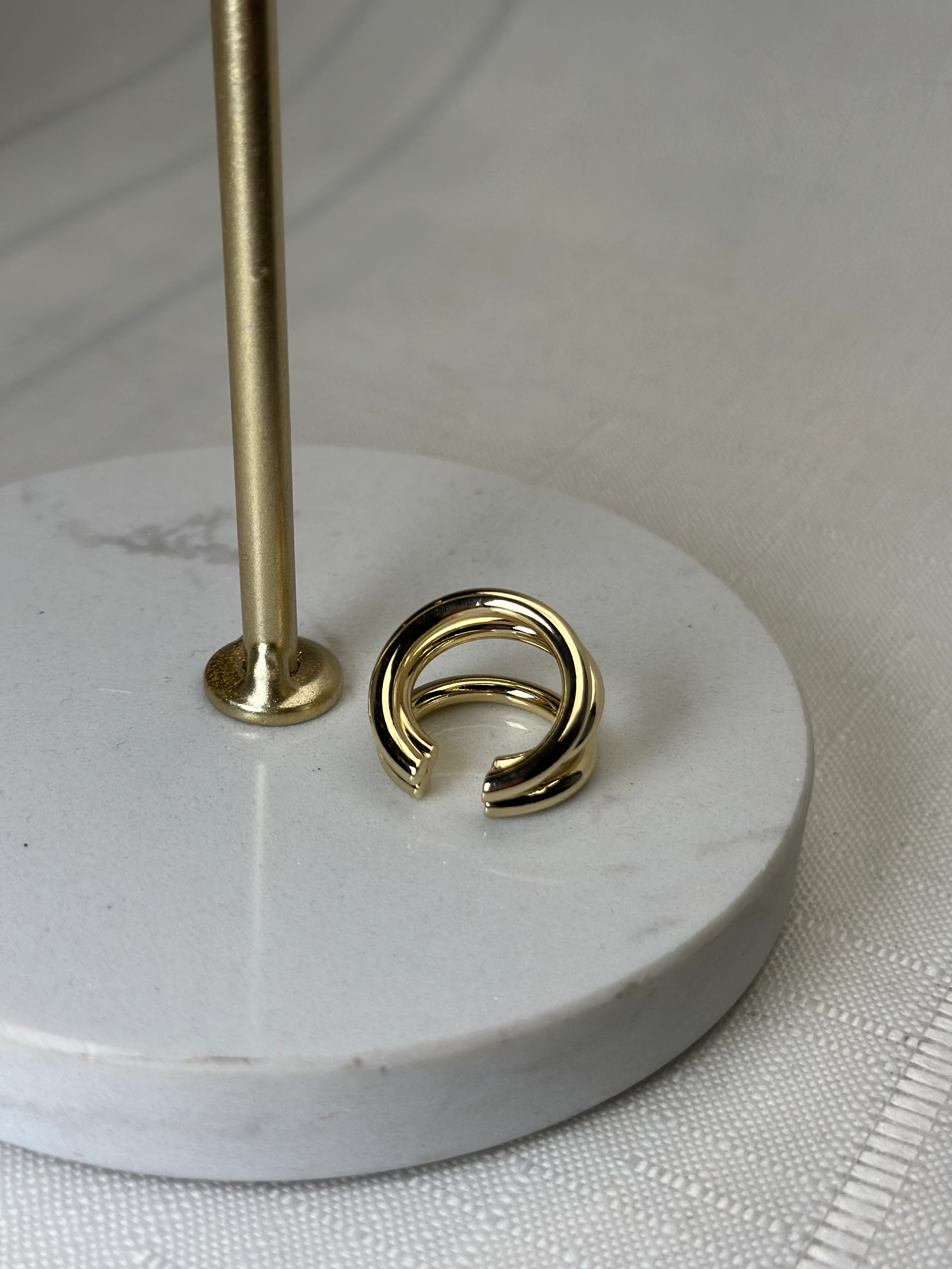 Gold Renk Üçlü Görünüm Kıkırdak Küpe