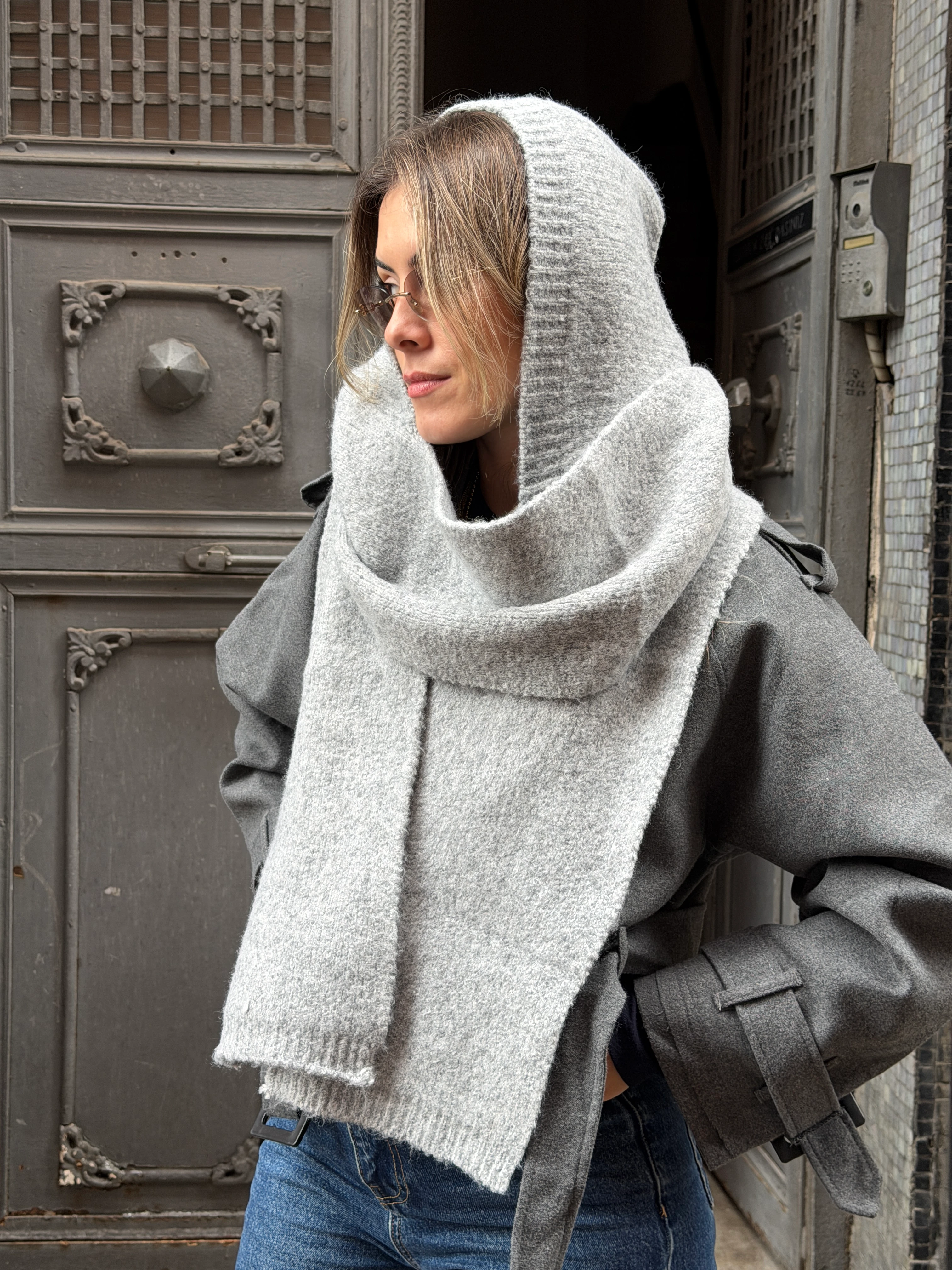 Kapüşonlu Tek Parça Gri Atkı