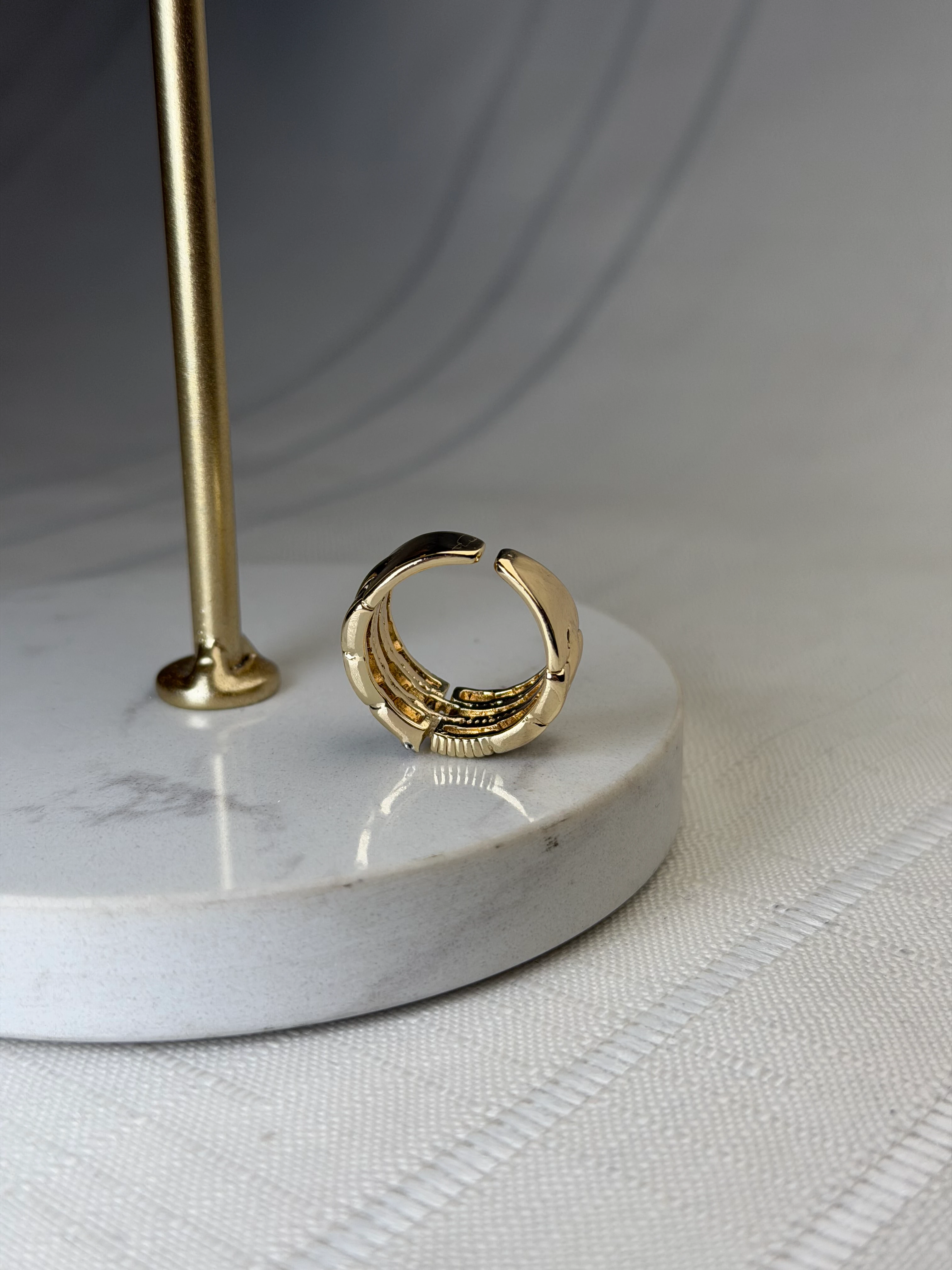 Özel Seri Marka Model Gold Renk Taşlı Üç Sıra Yüzük