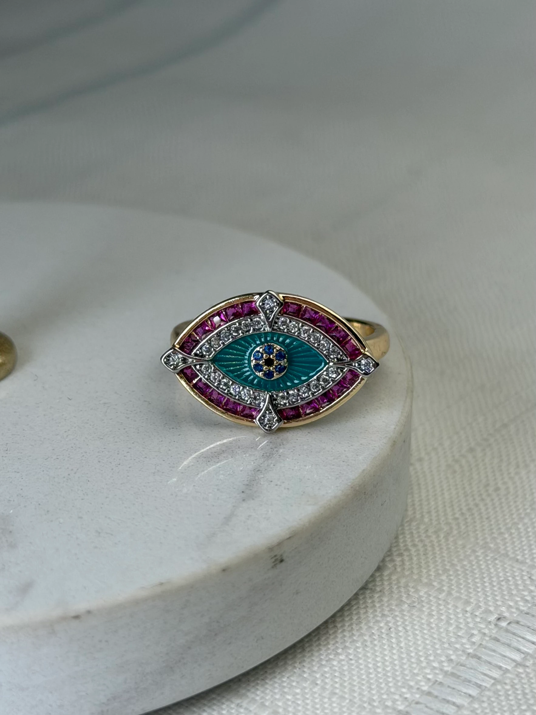 Özel Seri Marka Model Kırmızı Taş Göz Yüzük