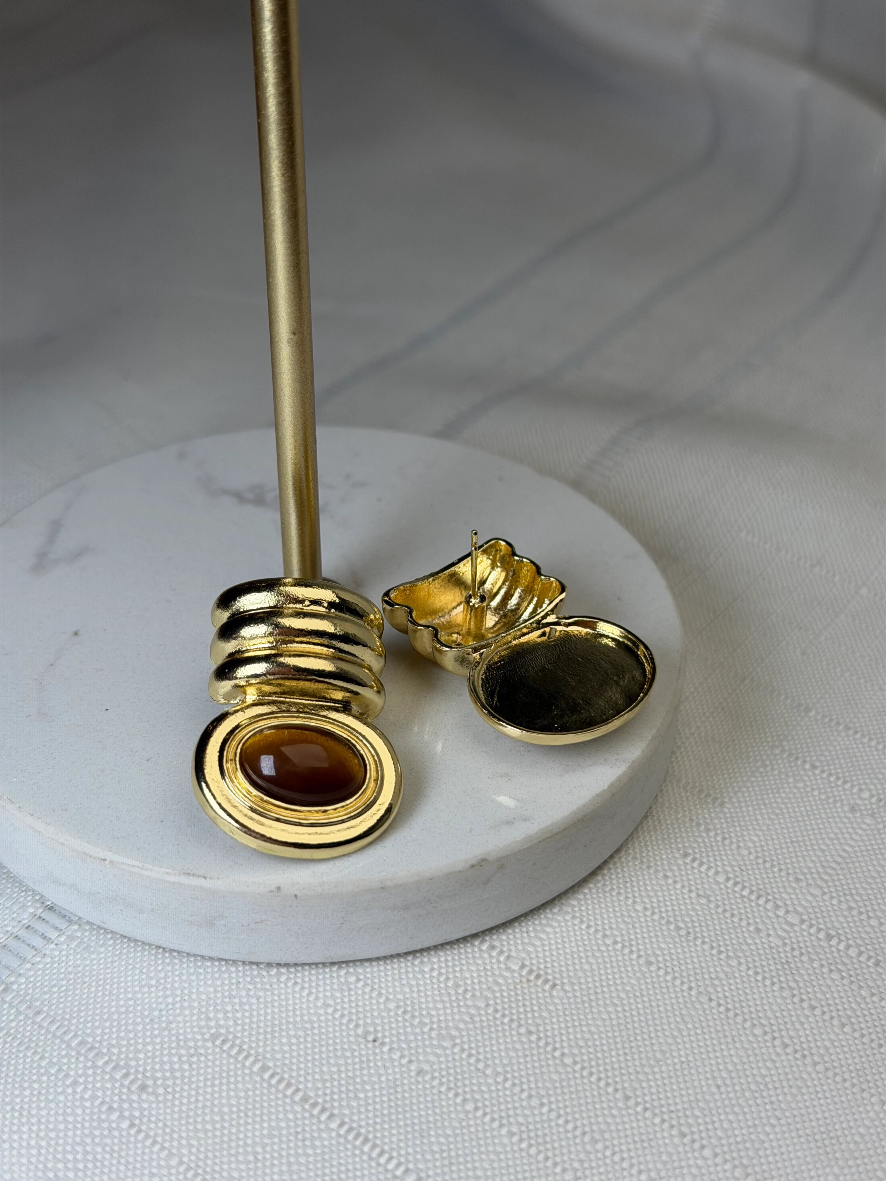 Marka Model Kahverengi Detay Gold Küpe