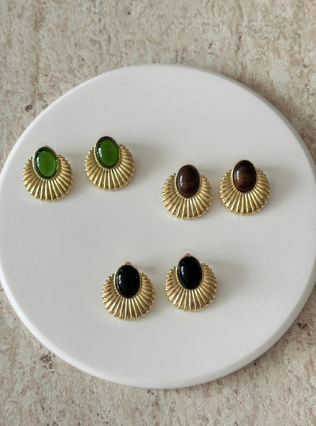 Marka Model Yeşil Taş Gold Renk Yelpaze Küpe