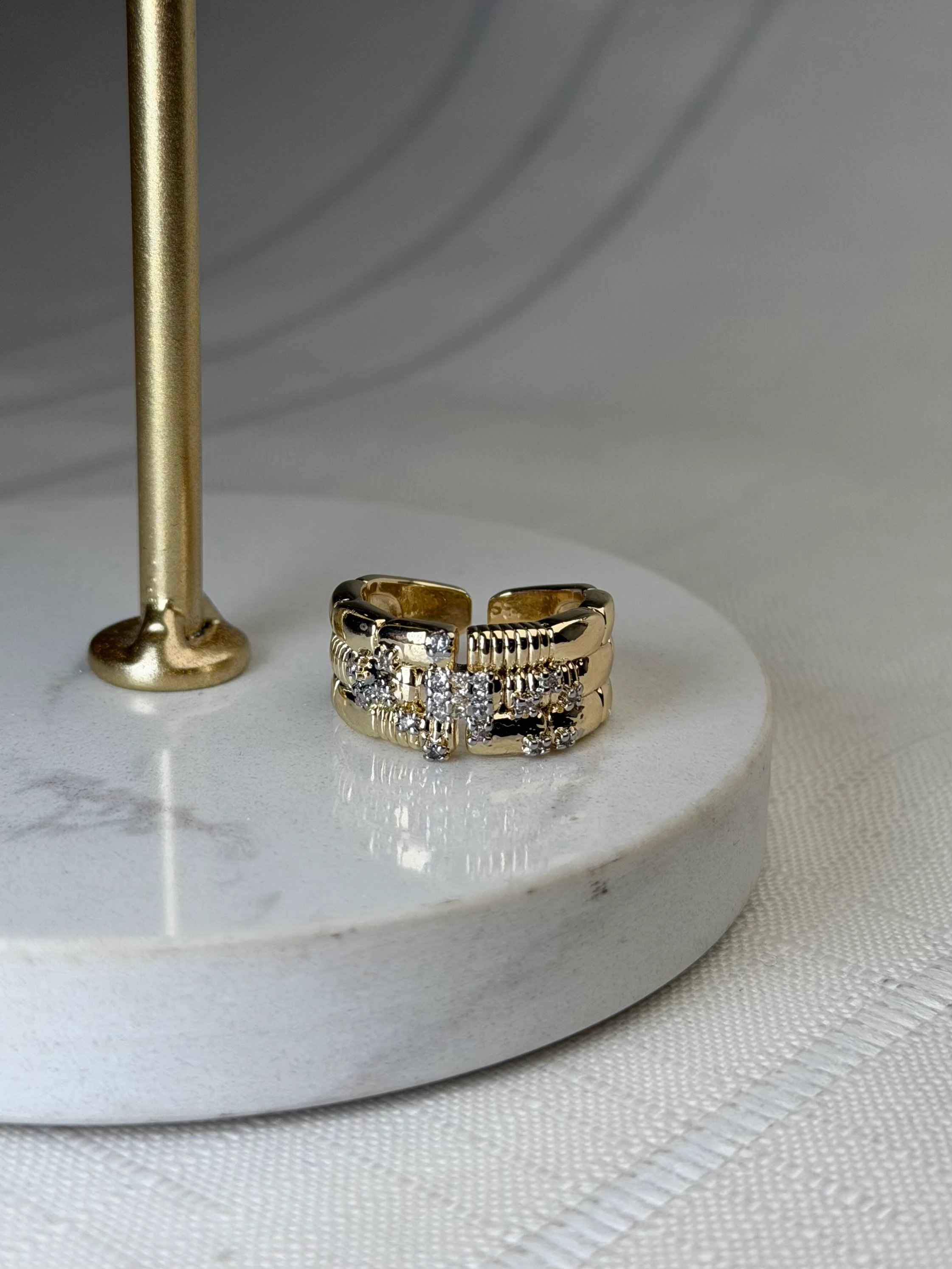 Özel Seri Marka Model Gold Renk Taşlı Üç Sıra Yüzük