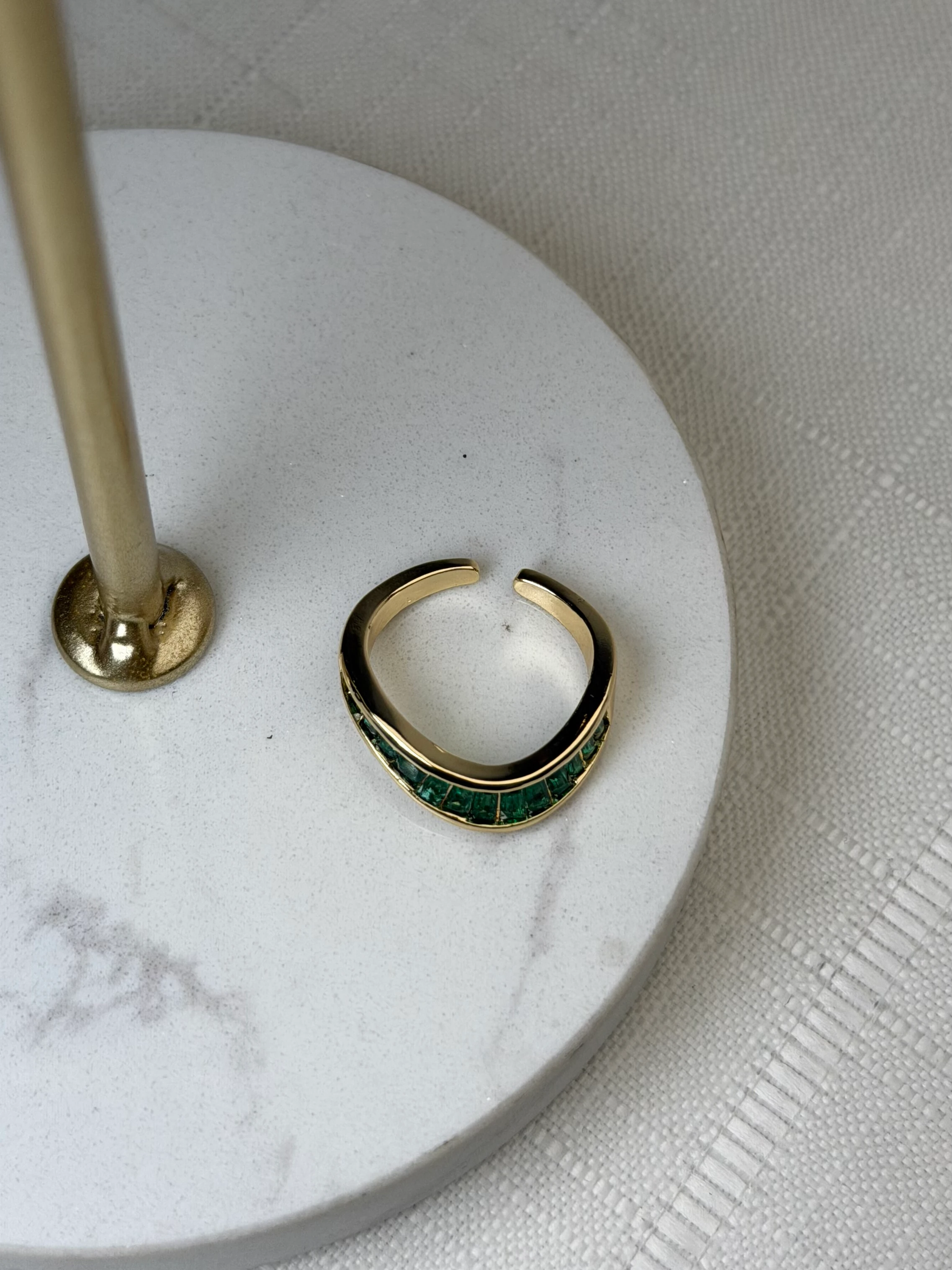 Özel Seri Marka Model Yeşil Taş Gold Yüzük