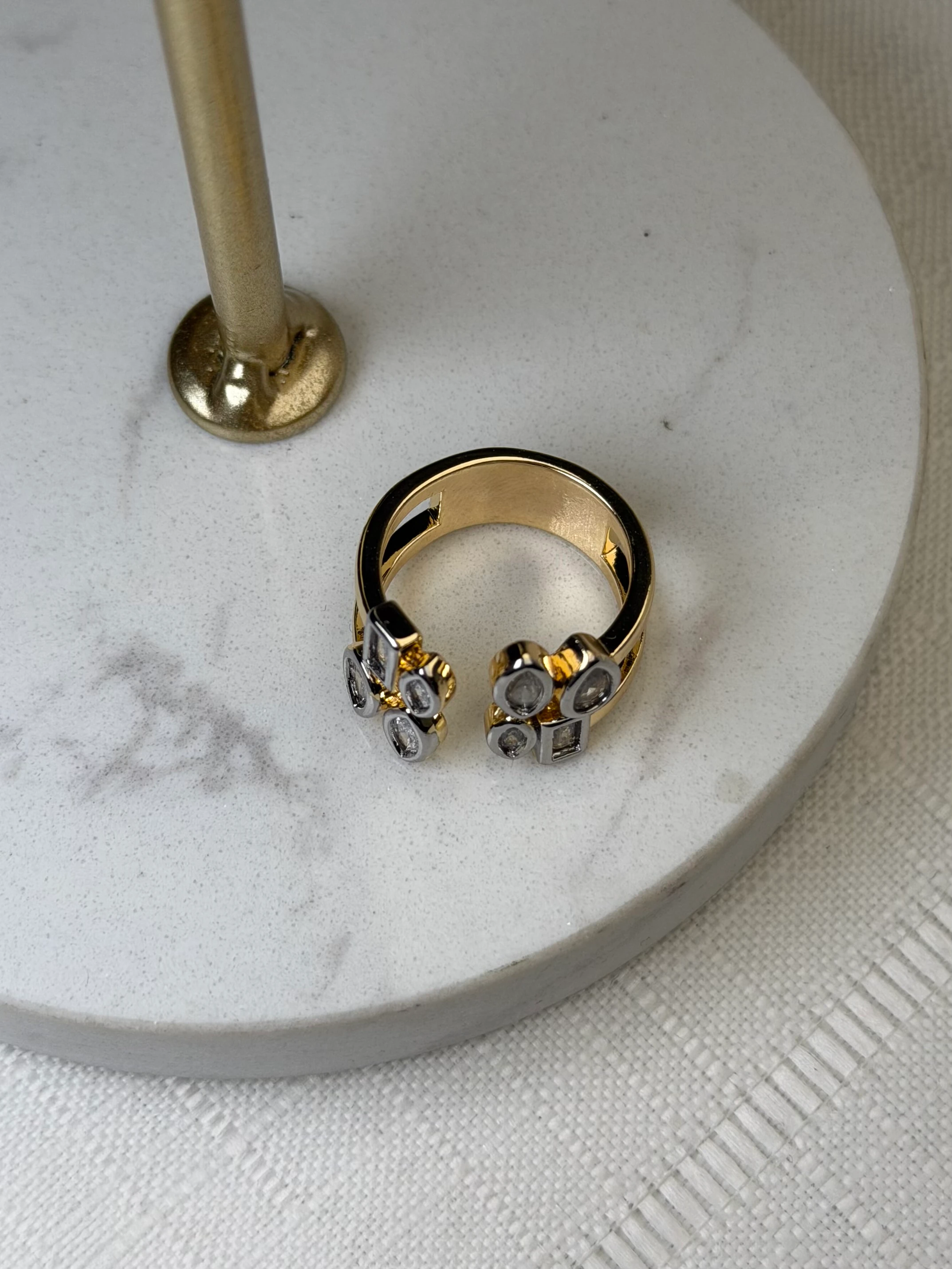 Özel Seri Marka Model Gold Renk Damla Taşlı Yüzük