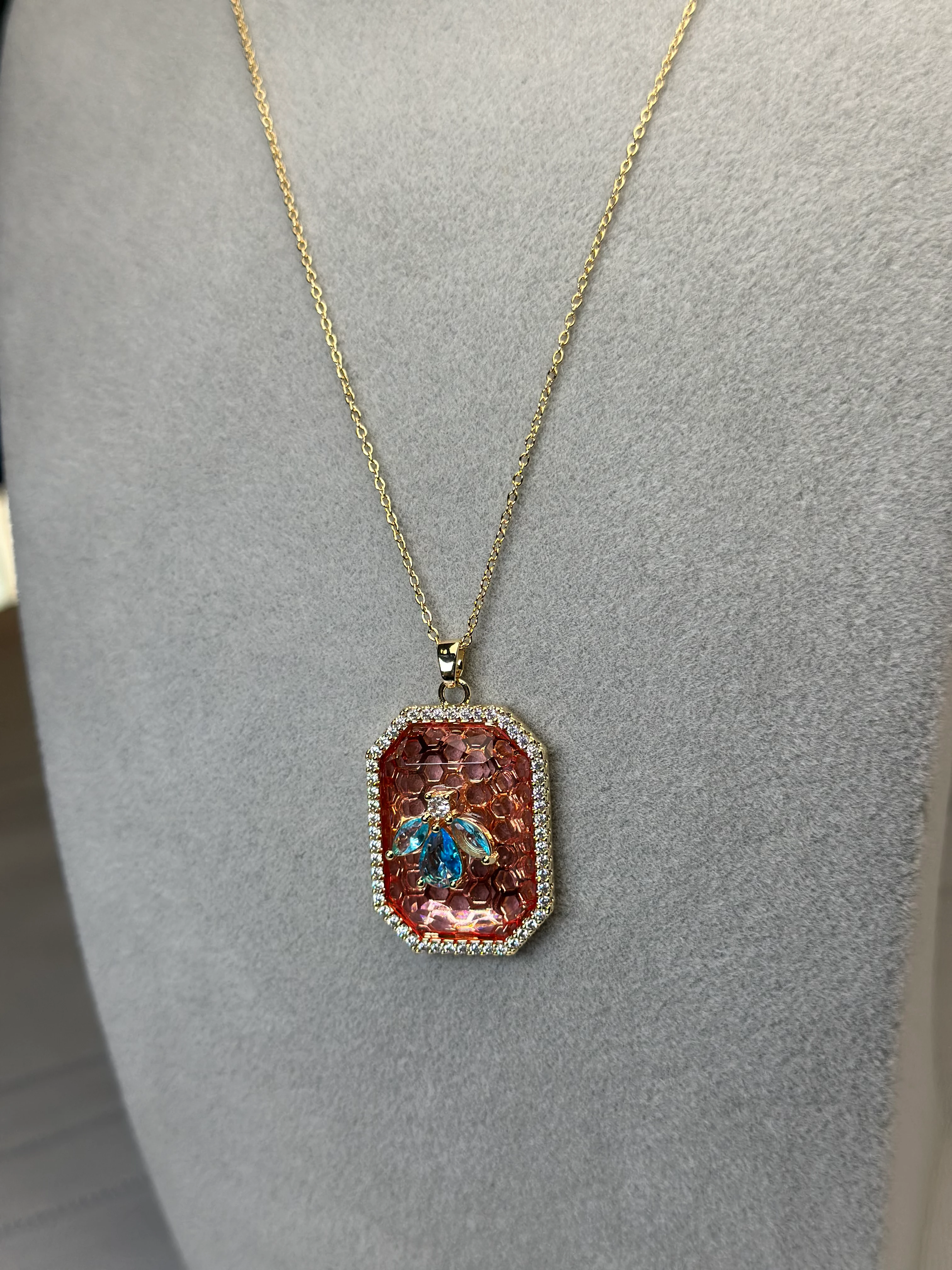 Özel Seri Marka Model Pembe Taş Petek Kolye