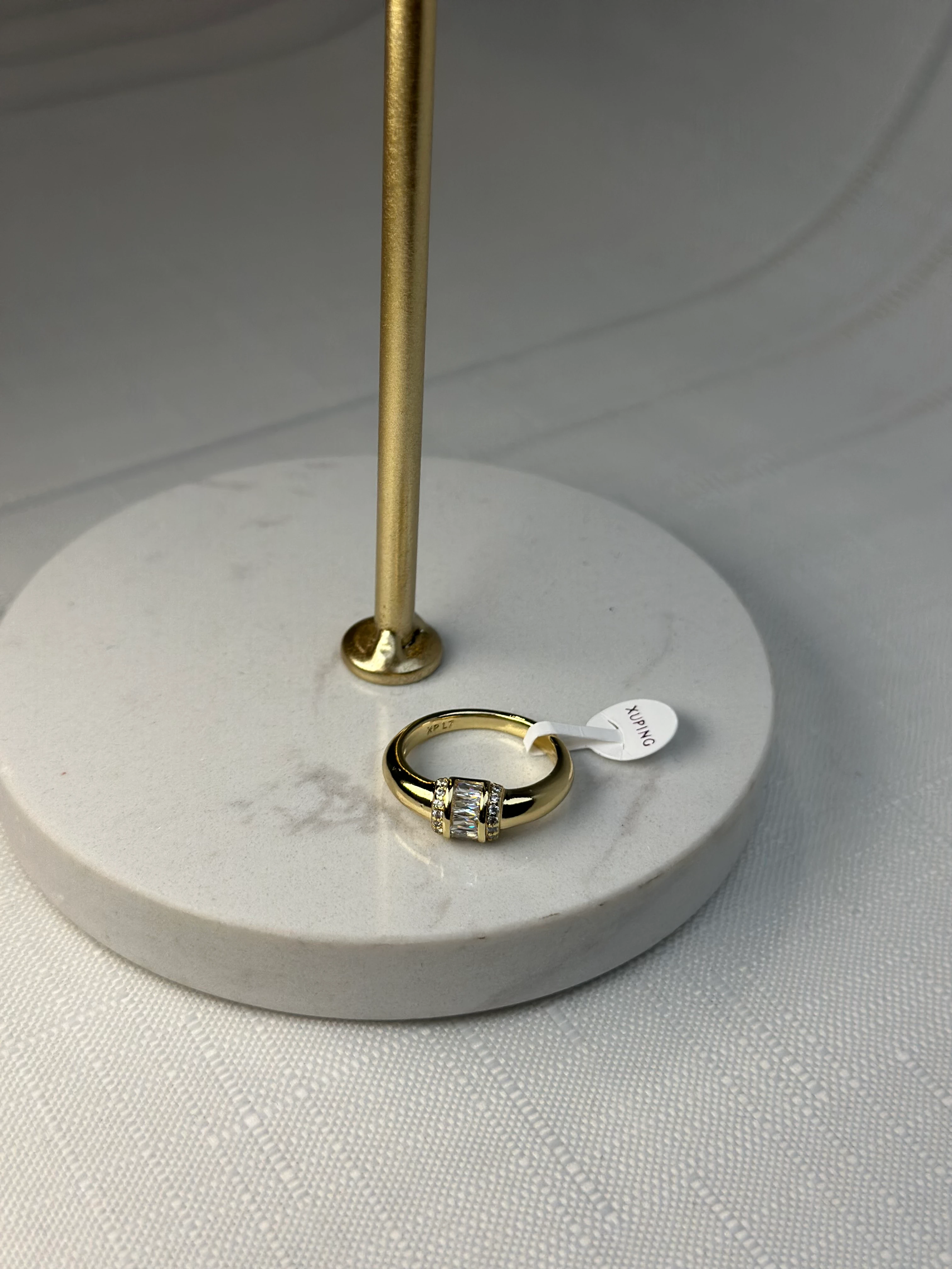 Xuping 14K Yuvarlak Zirkon Taş Detay yüzük