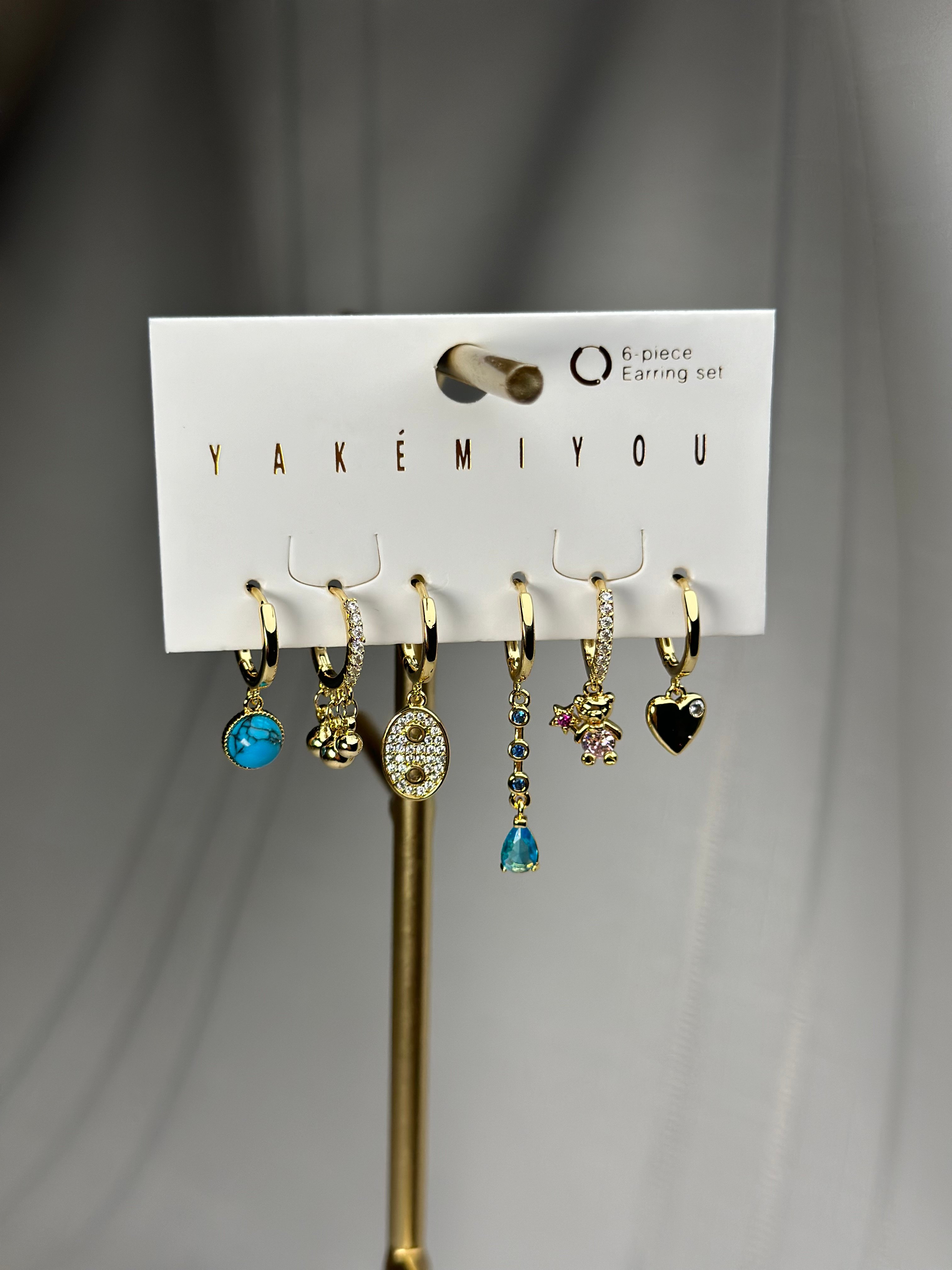 Özel Seri Gold Renk Kalp Detay Altılı Küpe
