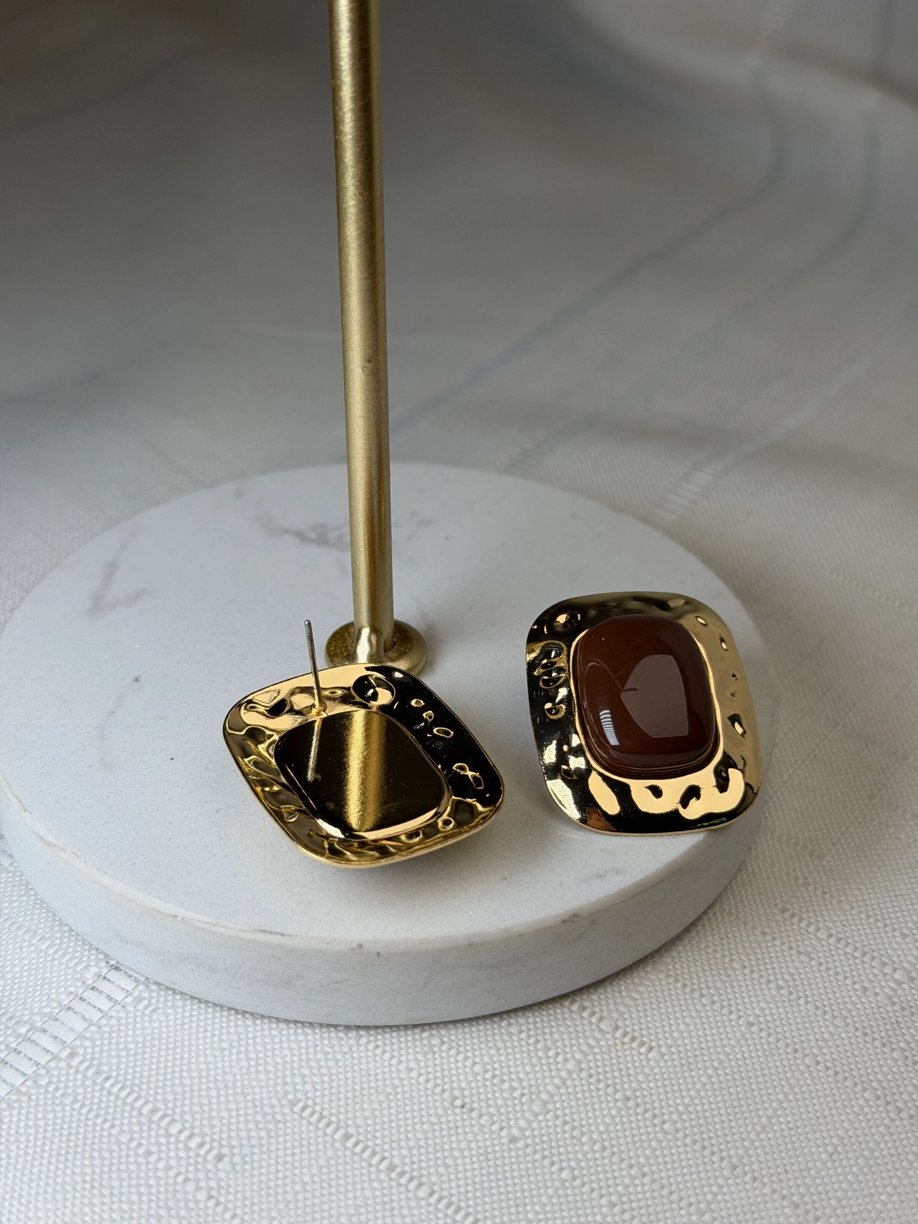 Gold Çerçeve Kahverengi Dikdörtgen Küpe