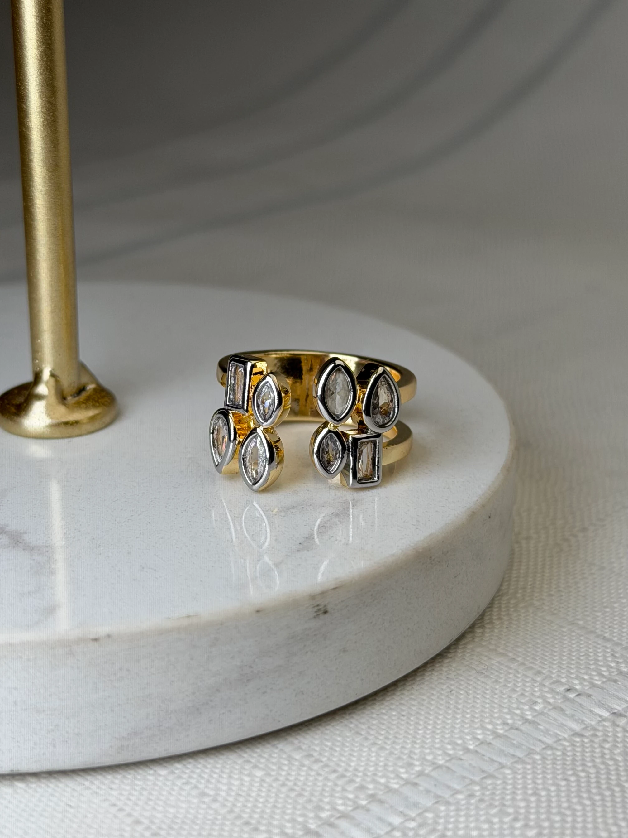 Özel Seri Marka Model Gold Renk Damla Taşlı Yüzük