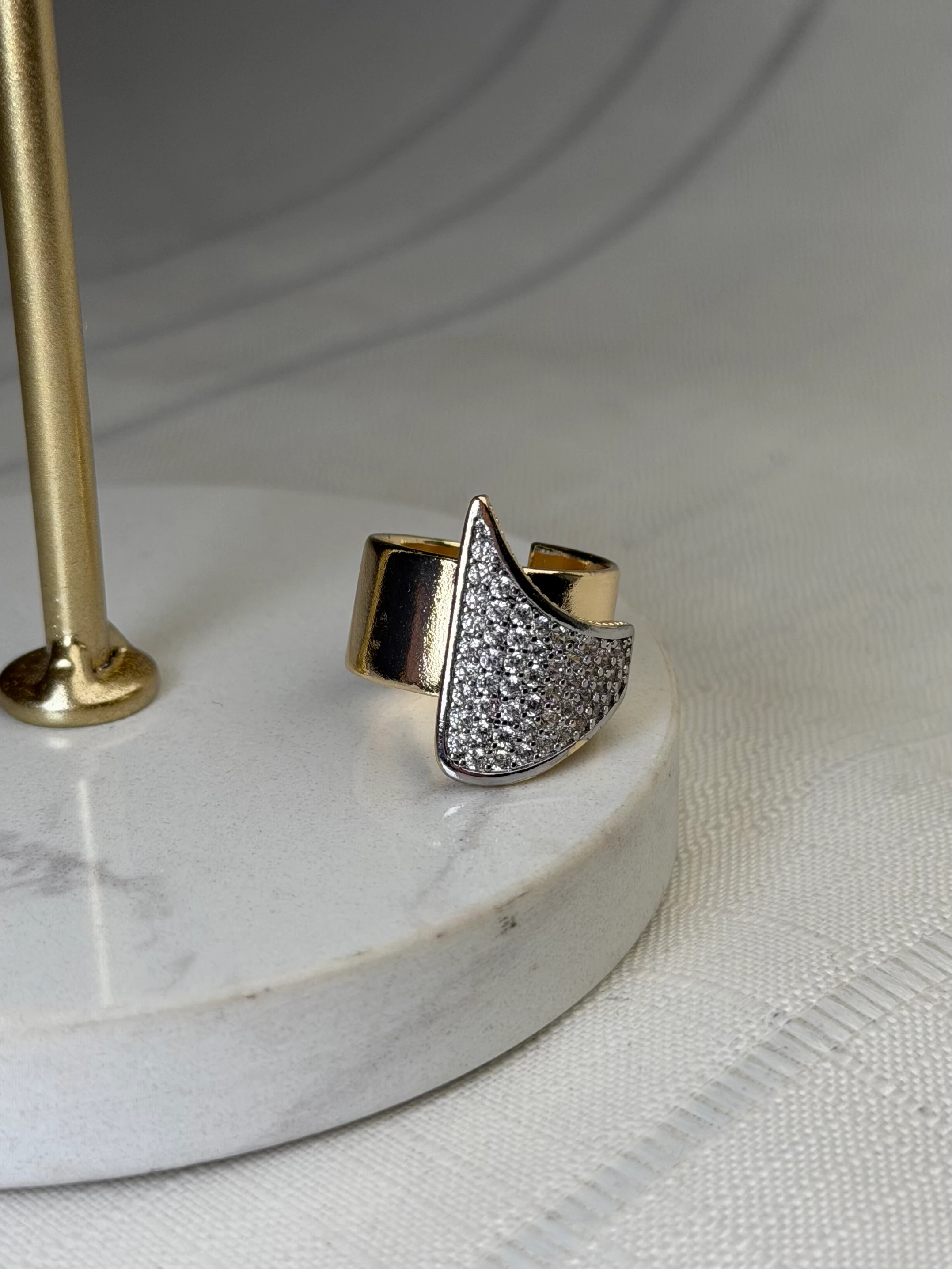 Özel Seri Marka Model Çift Renk Taşlı Kanat Yüzük