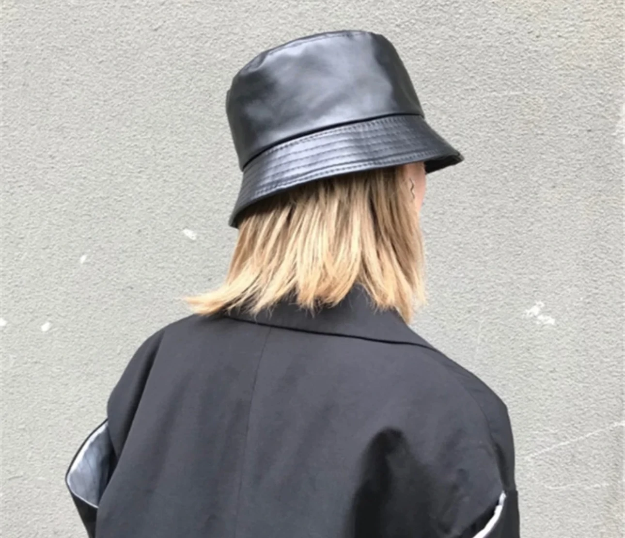 Siyah Deri Bucket Şapka