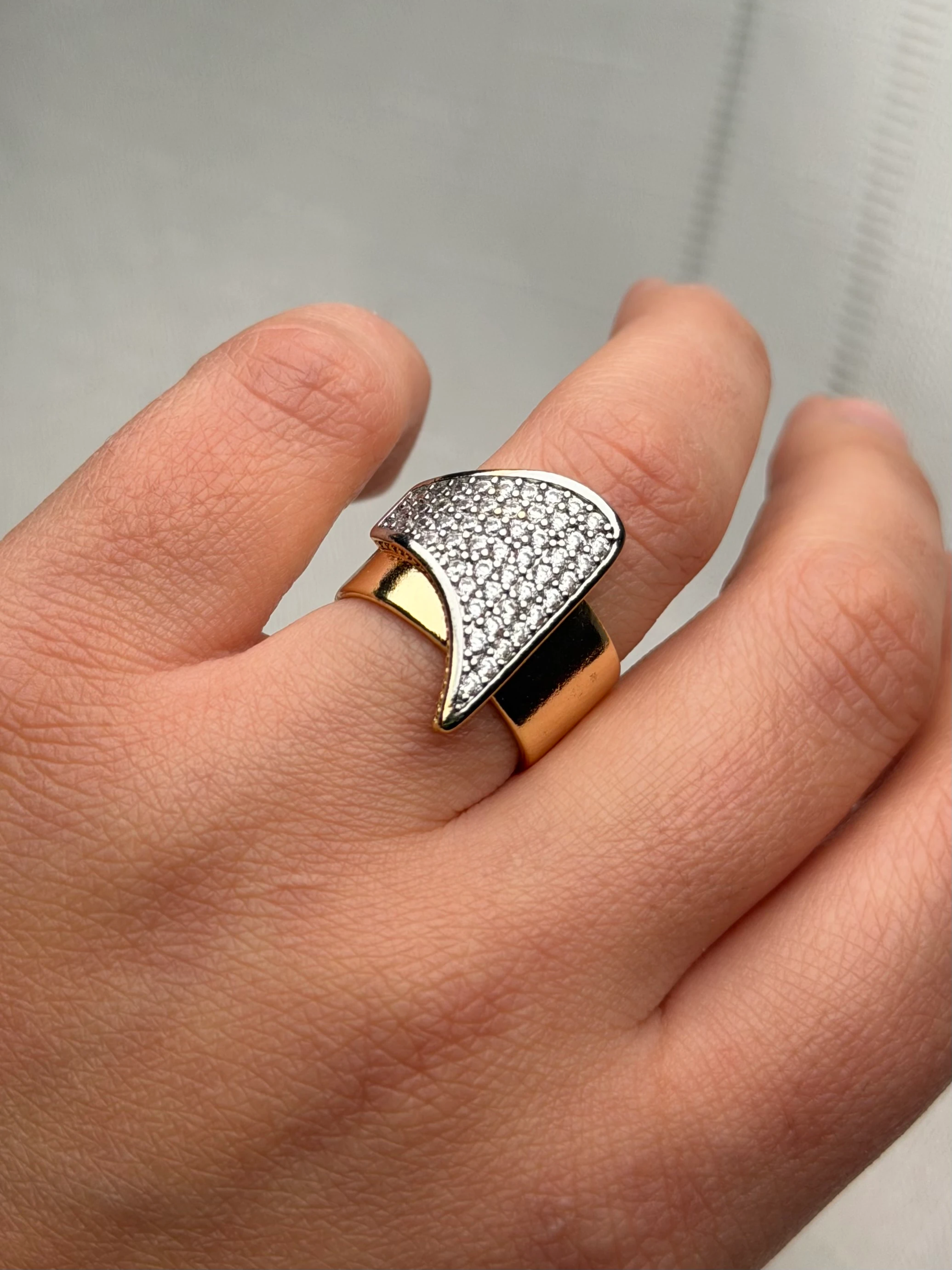 Özel Seri Marka Model Çift Renk Taşlı Kanat Yüzük