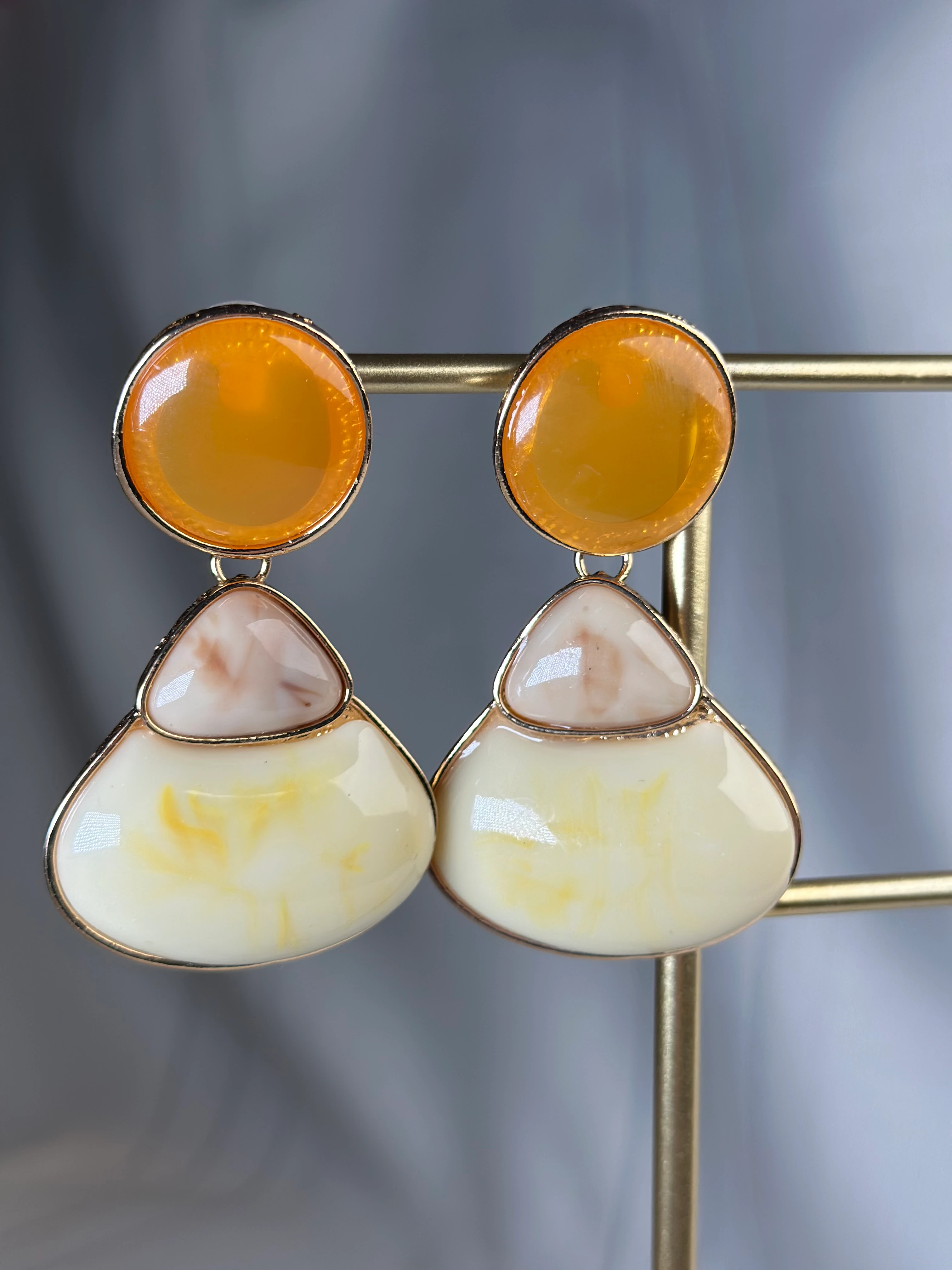 Marka Model Turuncu Detay Küpe