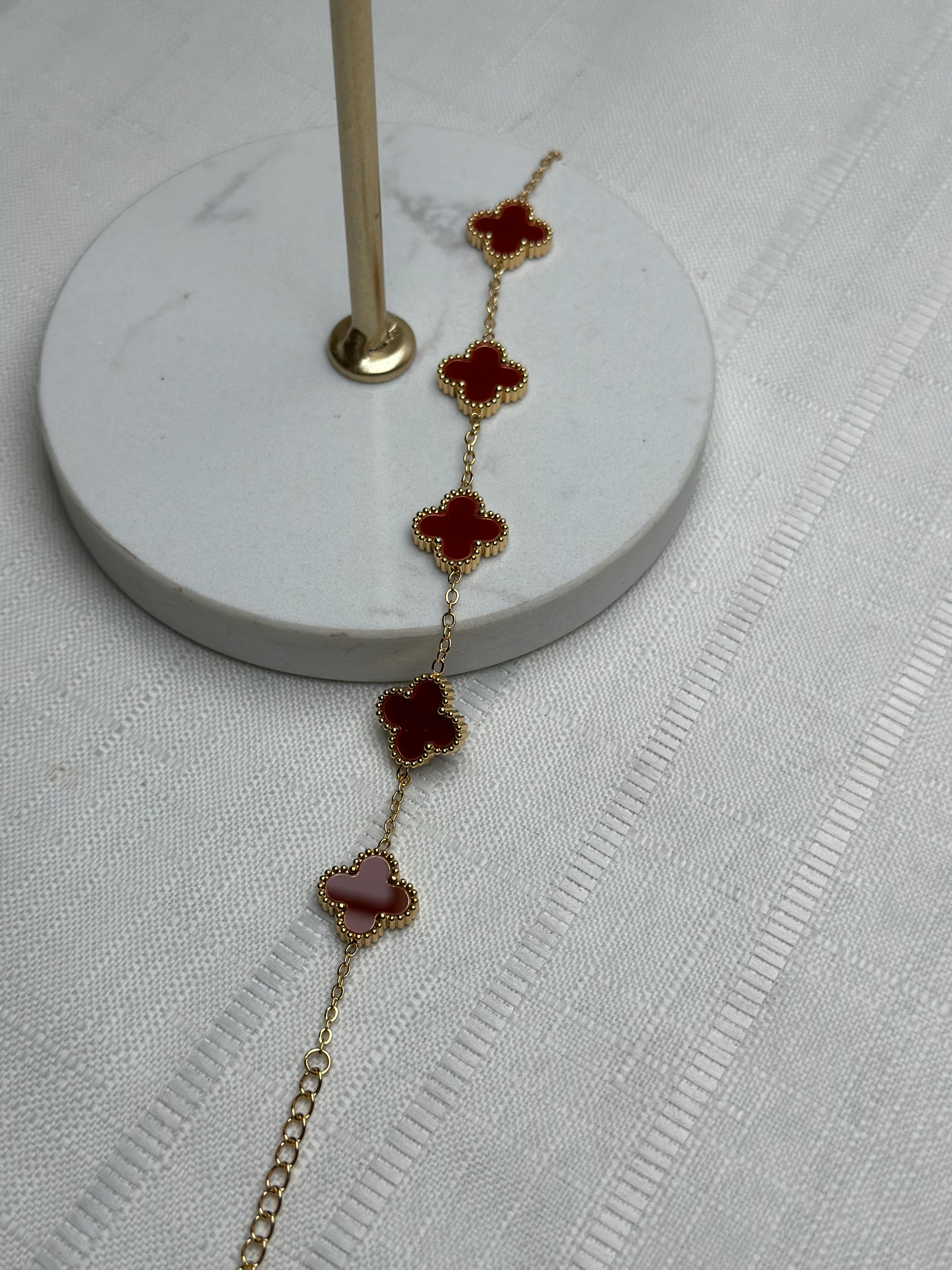 Çelik Gold Renk Bordo Yonca Bileklik