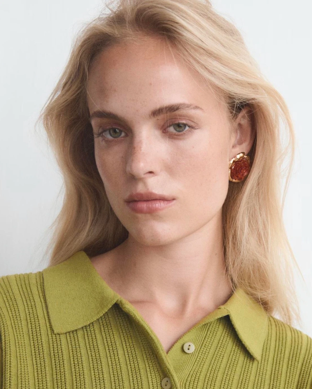 Marka Model Kahverengi Gül Küpe