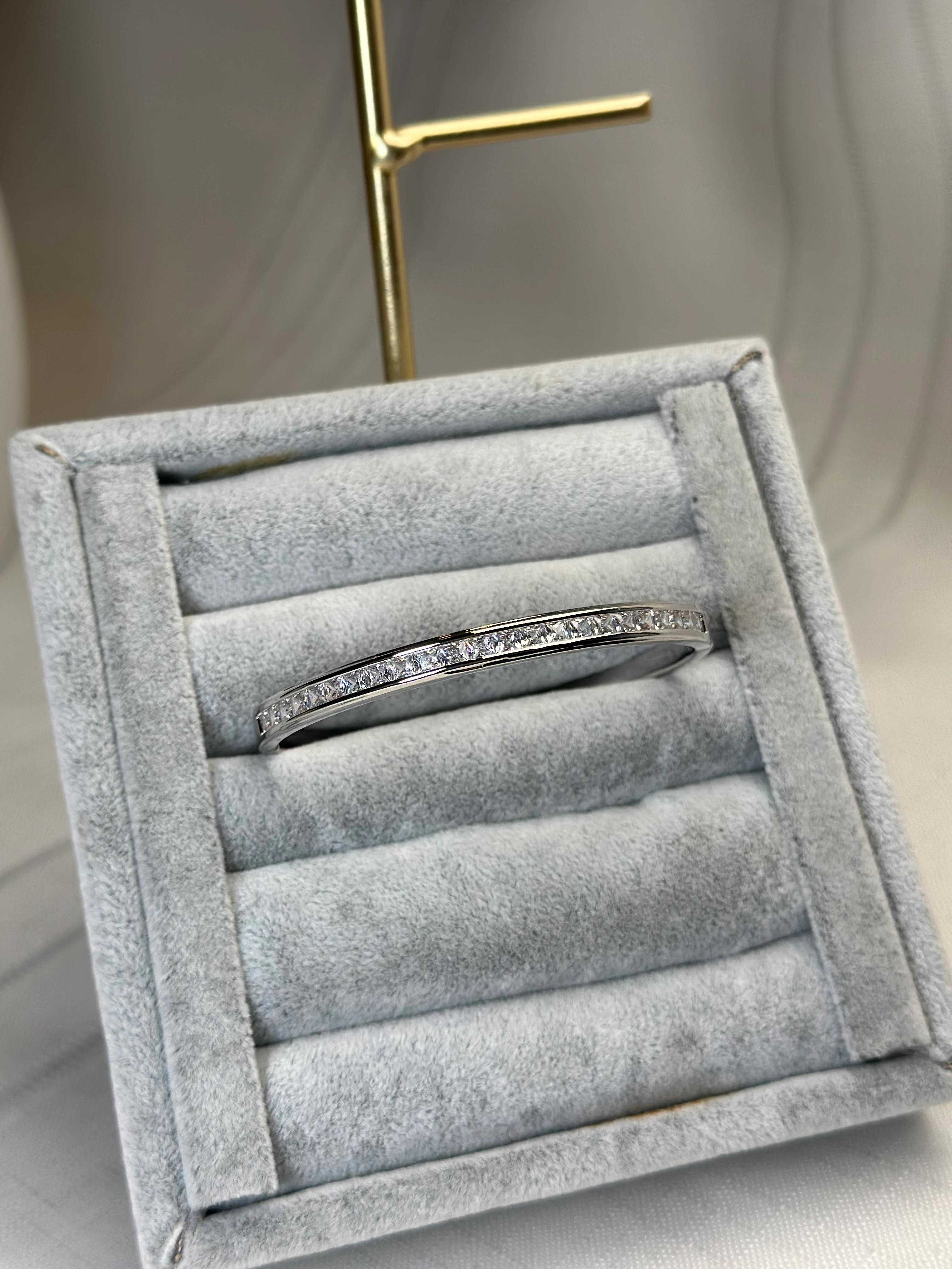 Özel Seri Zirkonyum Gümüş Renk Taşlı Bilezik