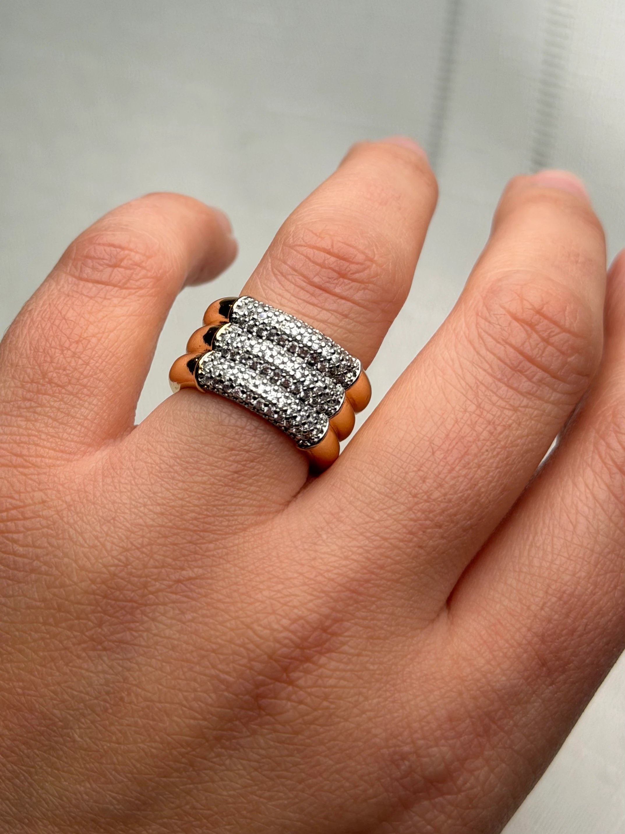 Özel Seri Marka Model Üçlü Görünüm Taşlı Yüzük