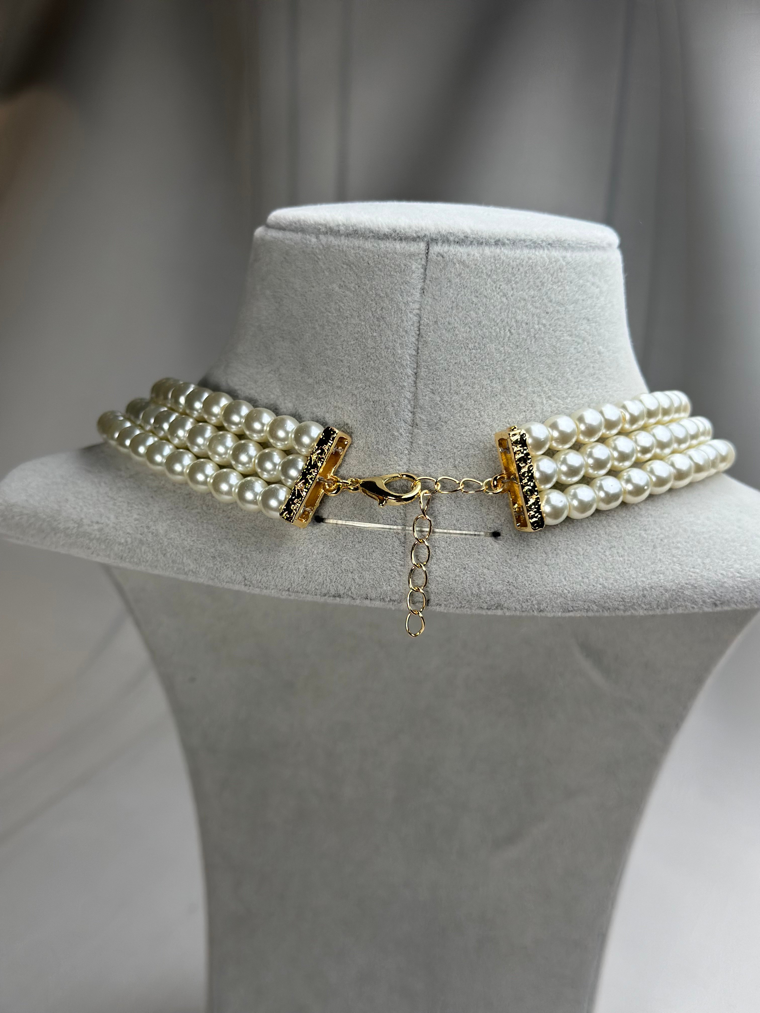 Üç Sıra İnci Choker Kolye