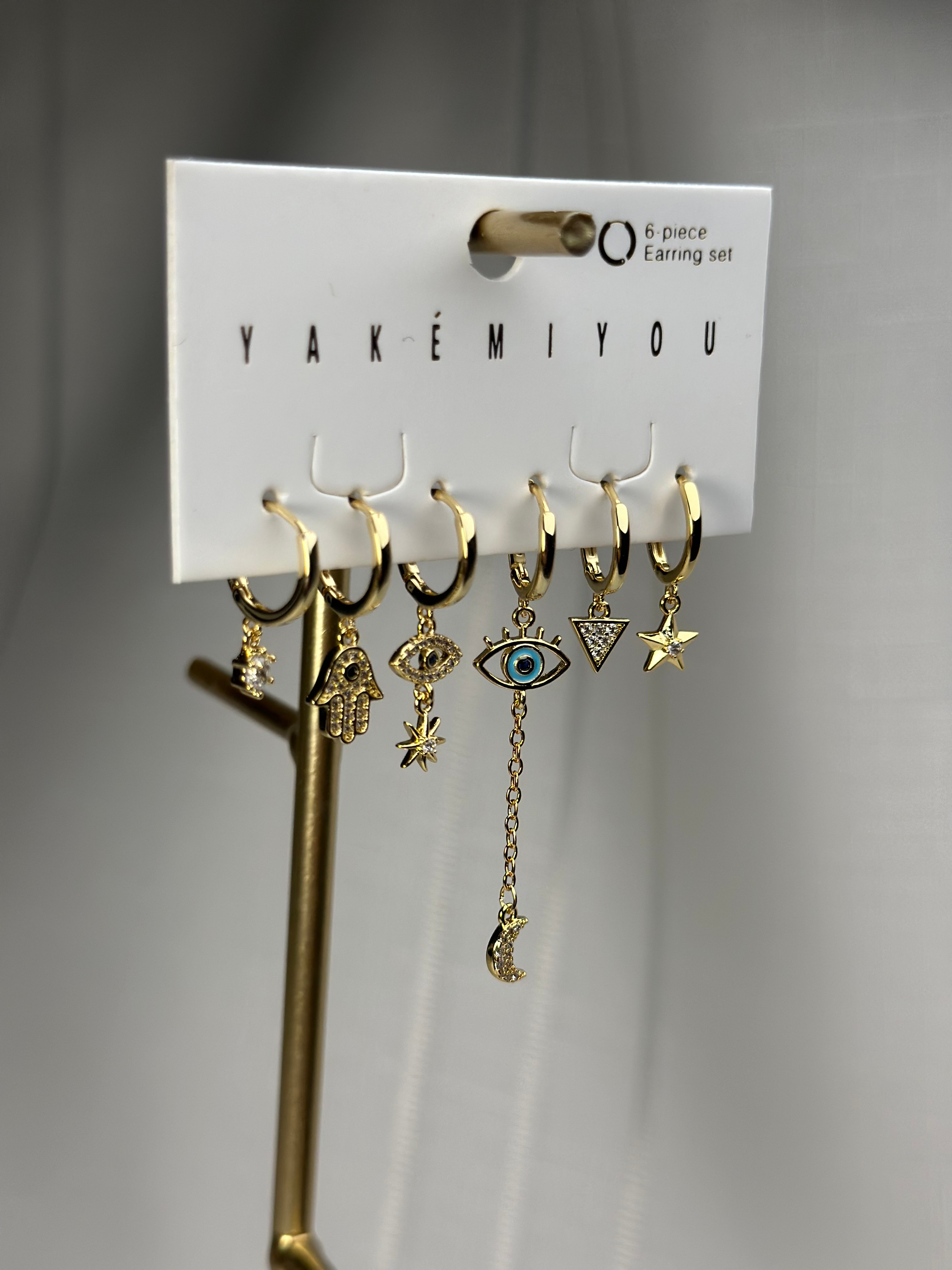 Özel Seri Gold Renk Göz Yıldız Detay Altılı Küpe