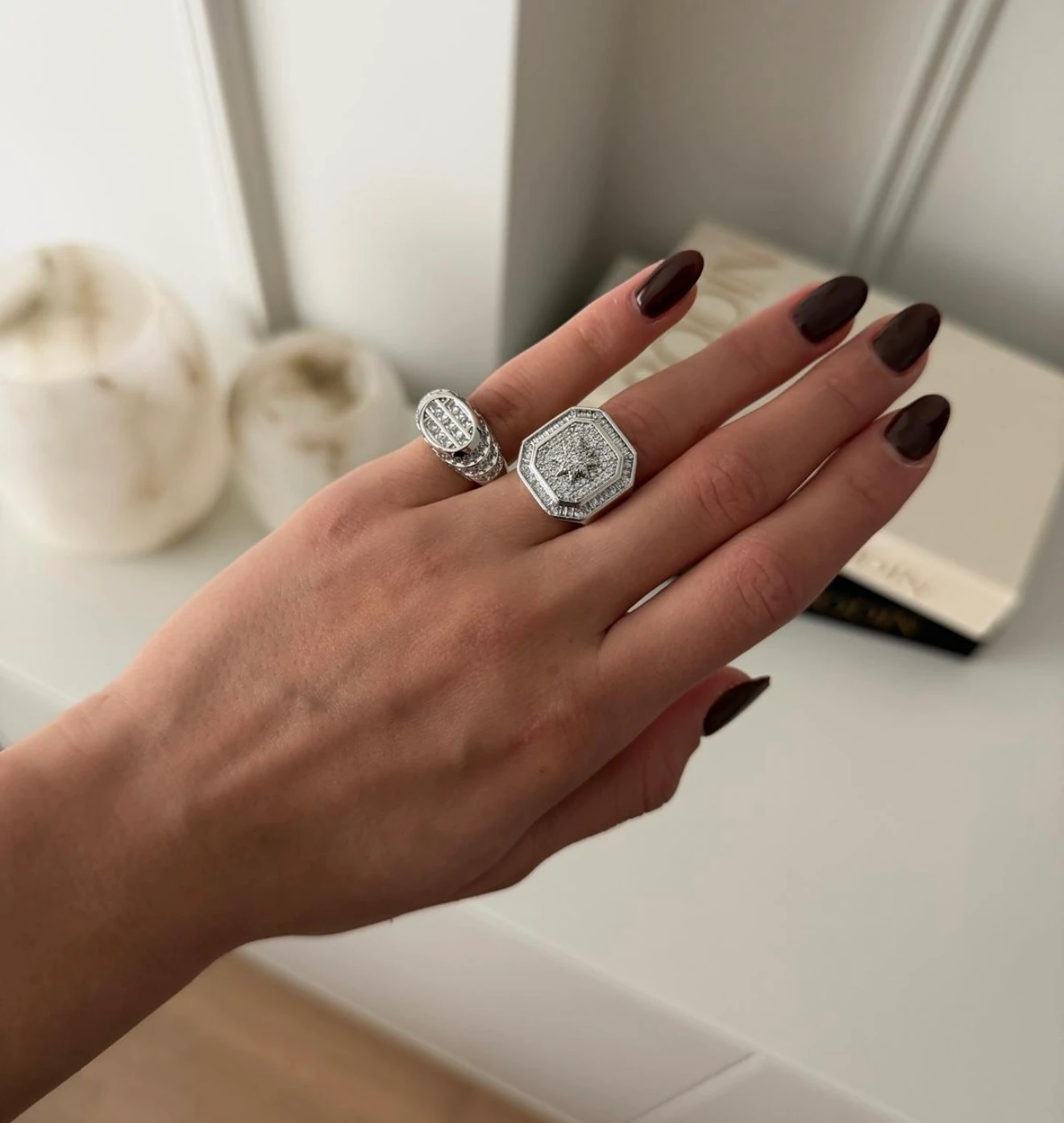 Özel Seri Marka Model Gümüş Renk Taşlı Bombeli Yüzük