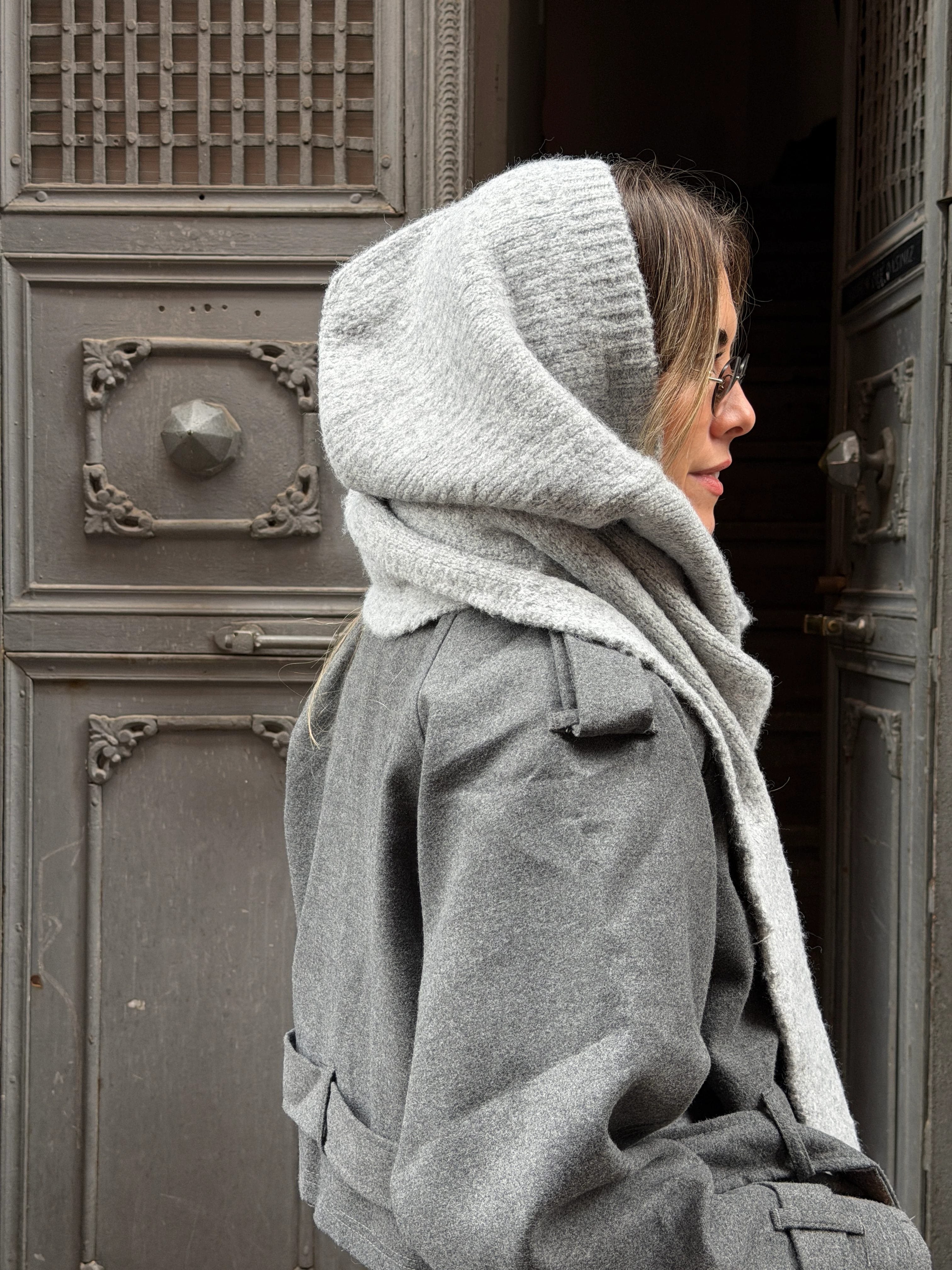 Kapüşonlu Tek Parça Gri Atkı